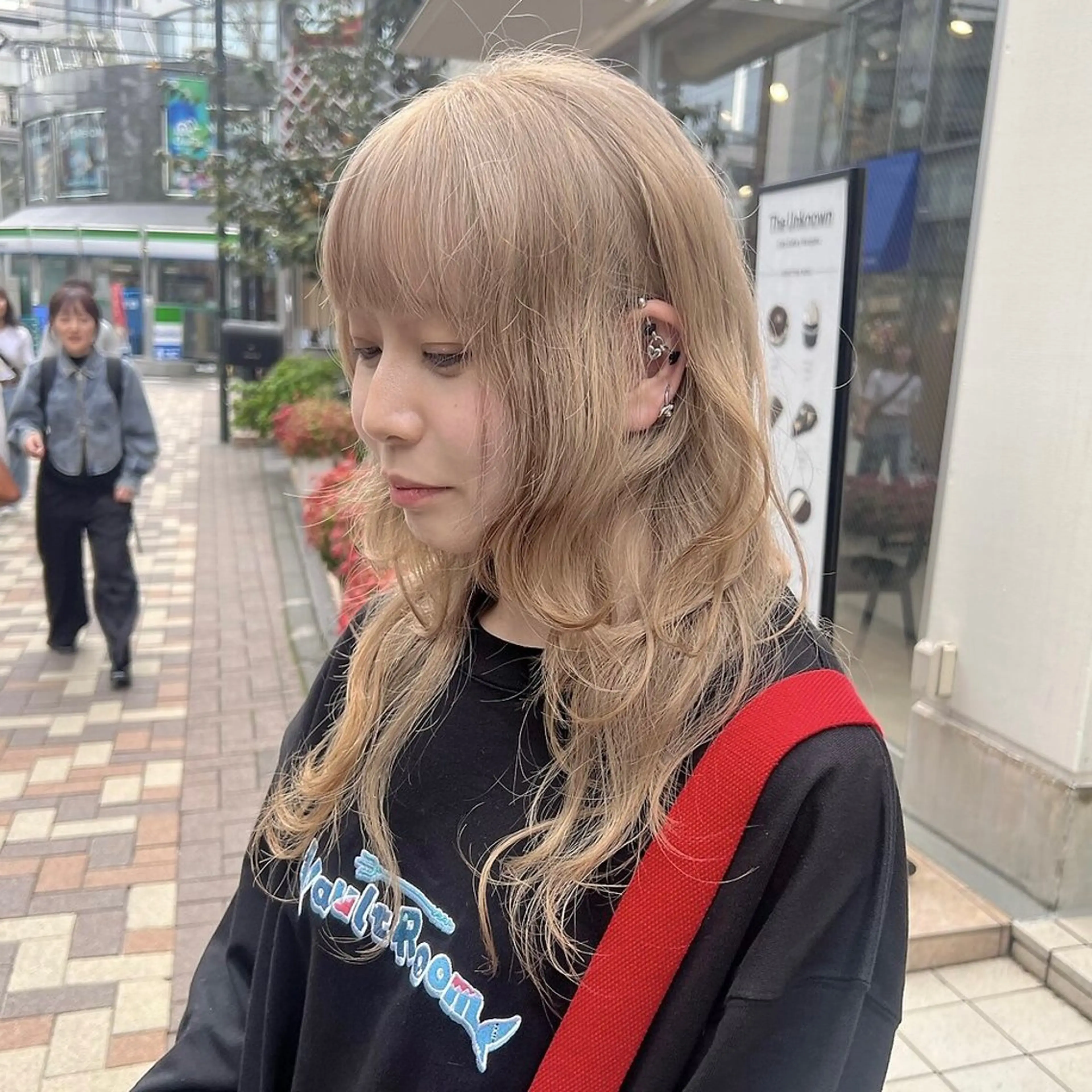 ロング カラー ベージュカラー ブリーチ ハイトーンカラー ミルクティーベージュ ロング 💖ブリーチ/暖色 𝐘𝐮𝐢💖のヘアスタイル