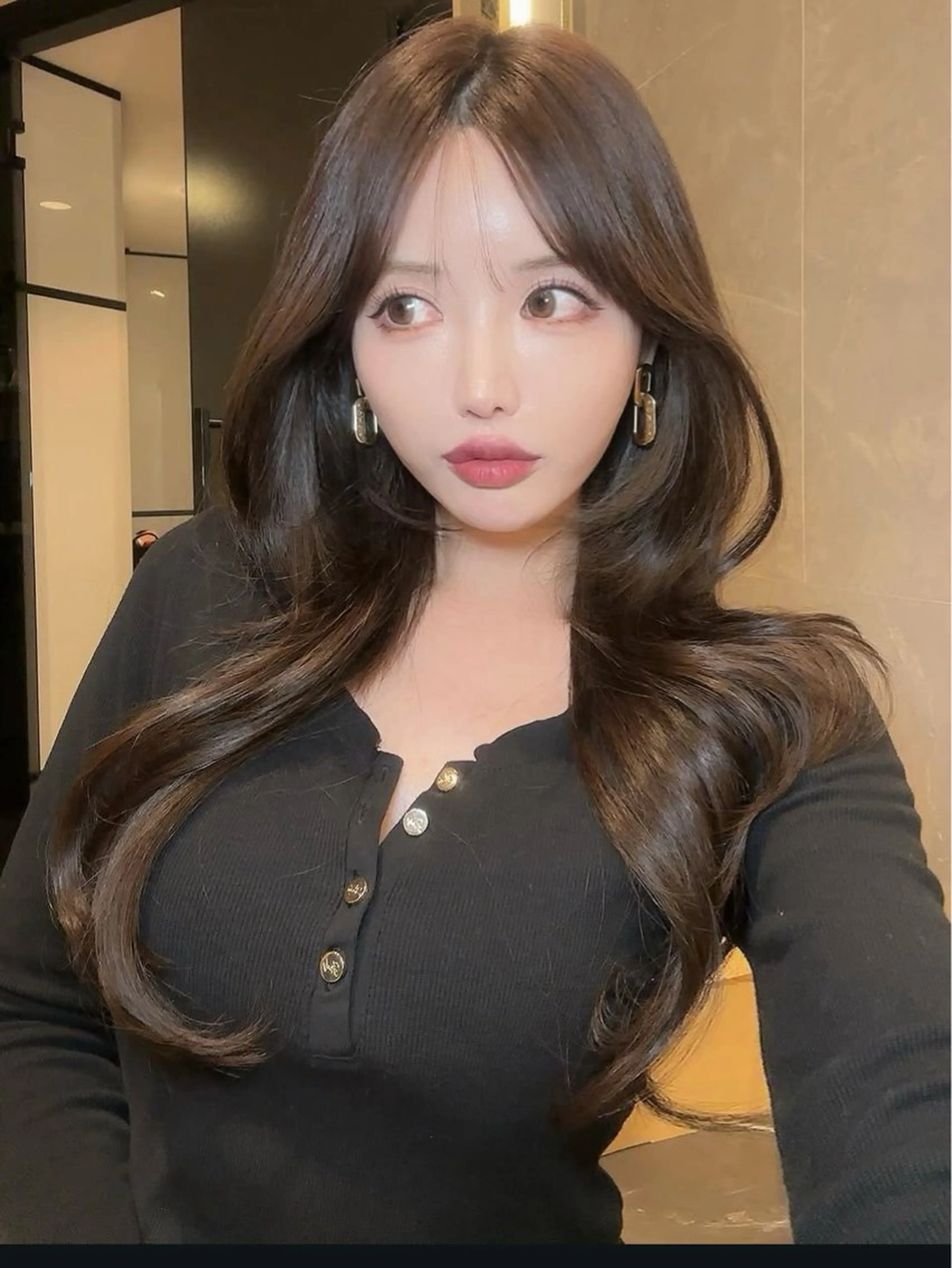 ロング シールエクステ ボブ エクステ 顔周りカット 髪質改善 ヘアカラー エクステ ヘアサロンelyts 表参道店のヘアスタイル