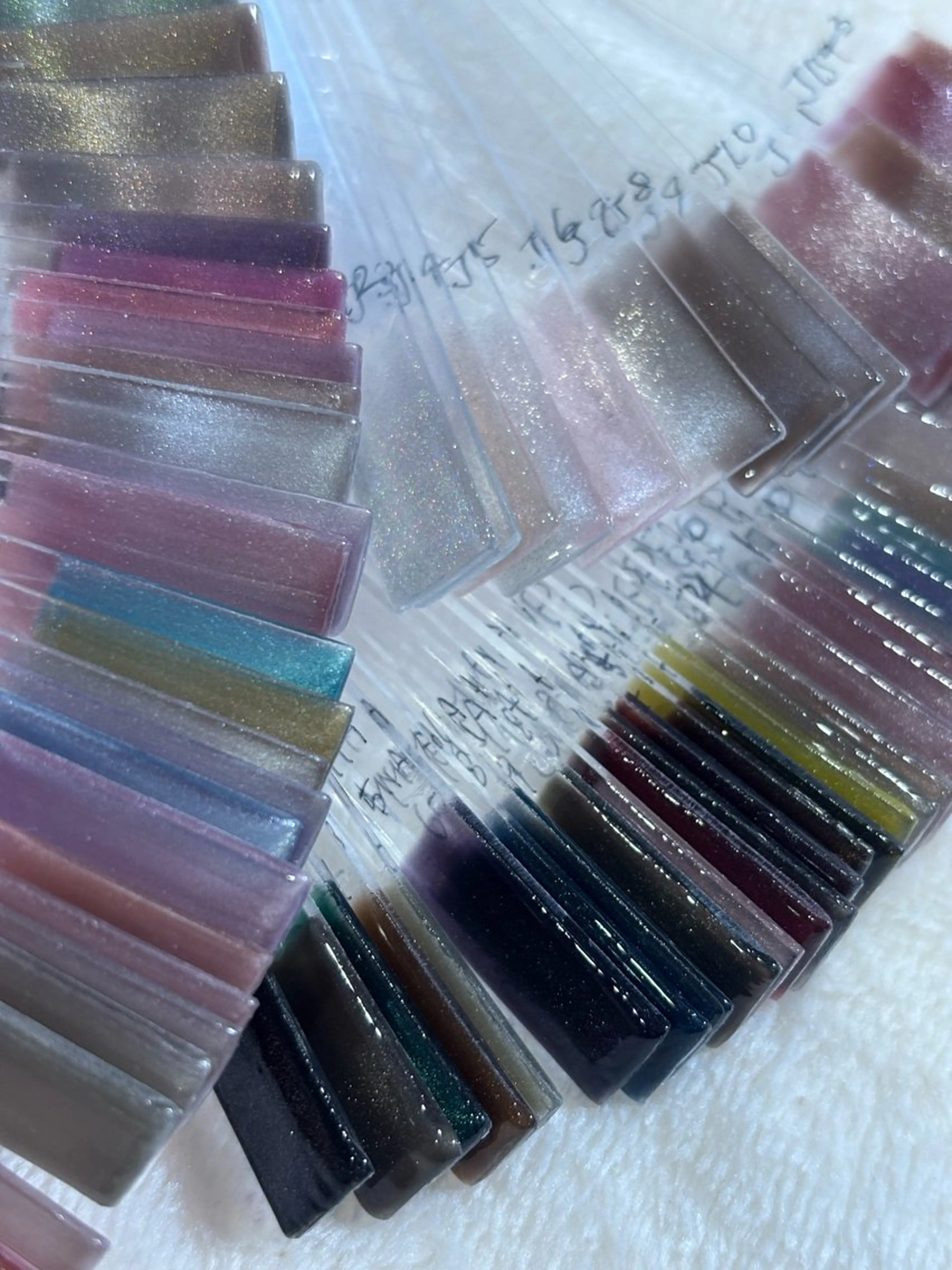 ネイル マグネットネイル .8 HAREのネイルデザイン