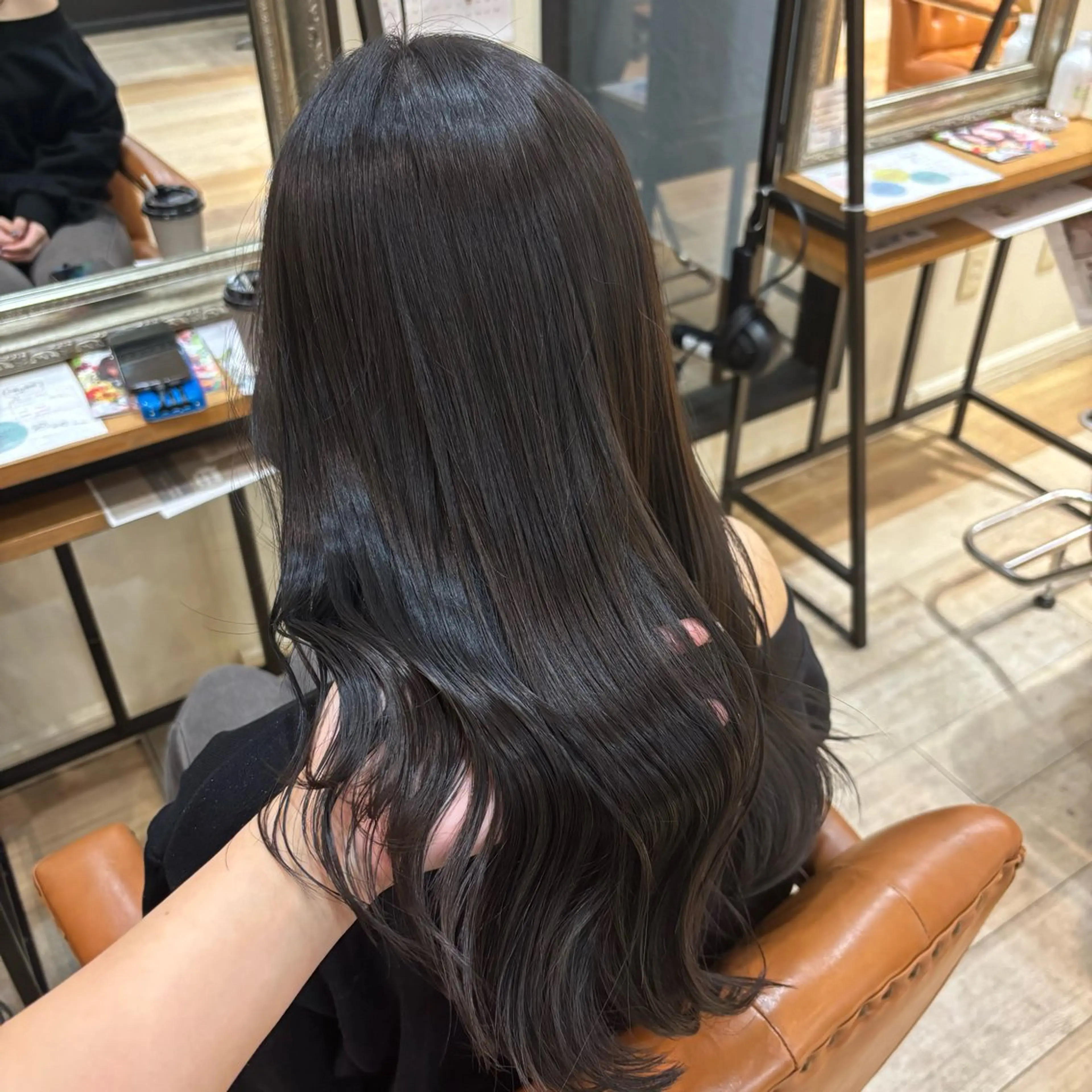 カラー ヘアカラー トリートメント しおり🍬 KOKORO🤍のヘアスタイル