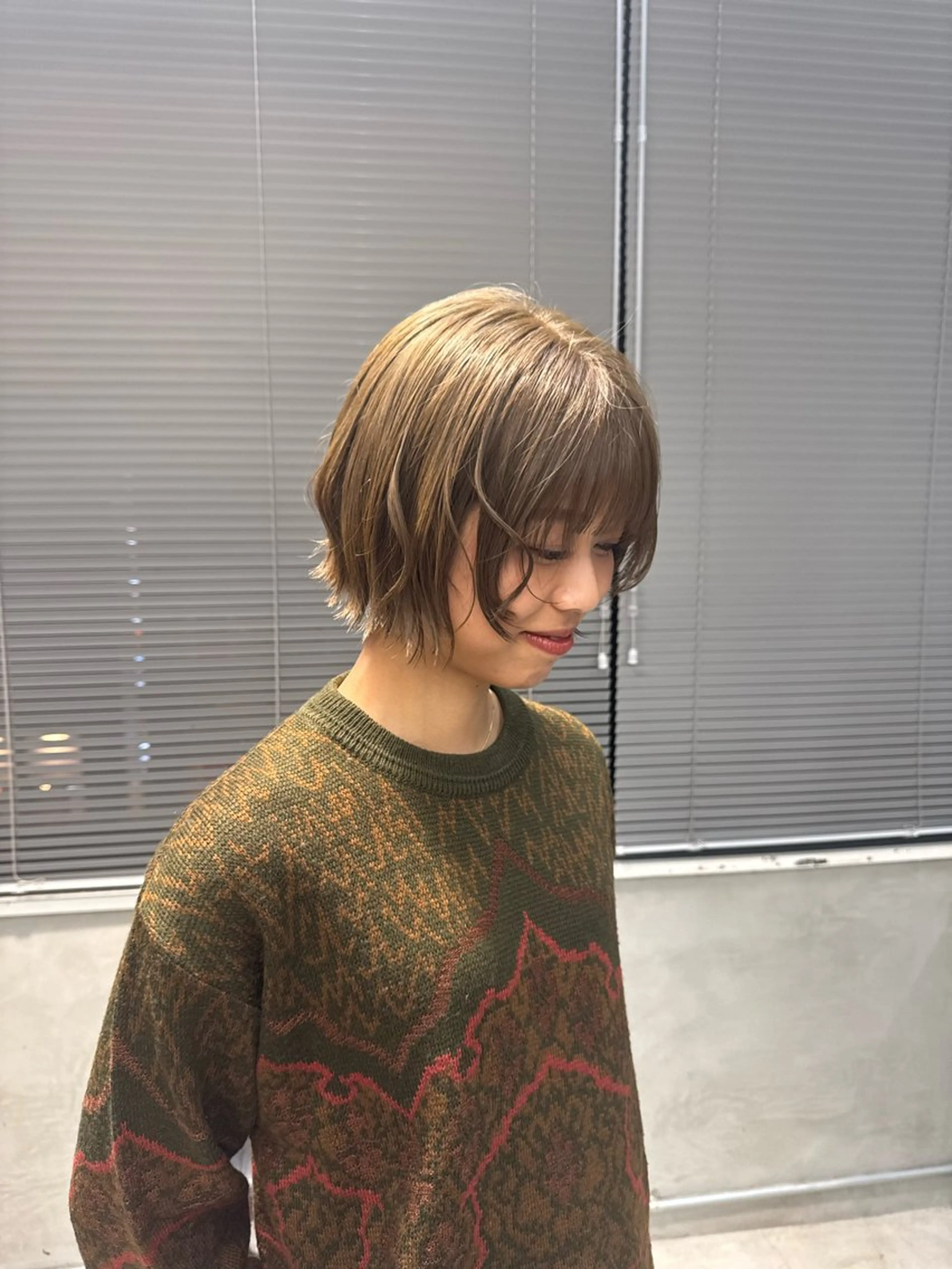 ショート カラー ベージュカラー ブリーチ 透明感カラー オリーブベージュ tetohair ありもとみゆのヘアスタイル