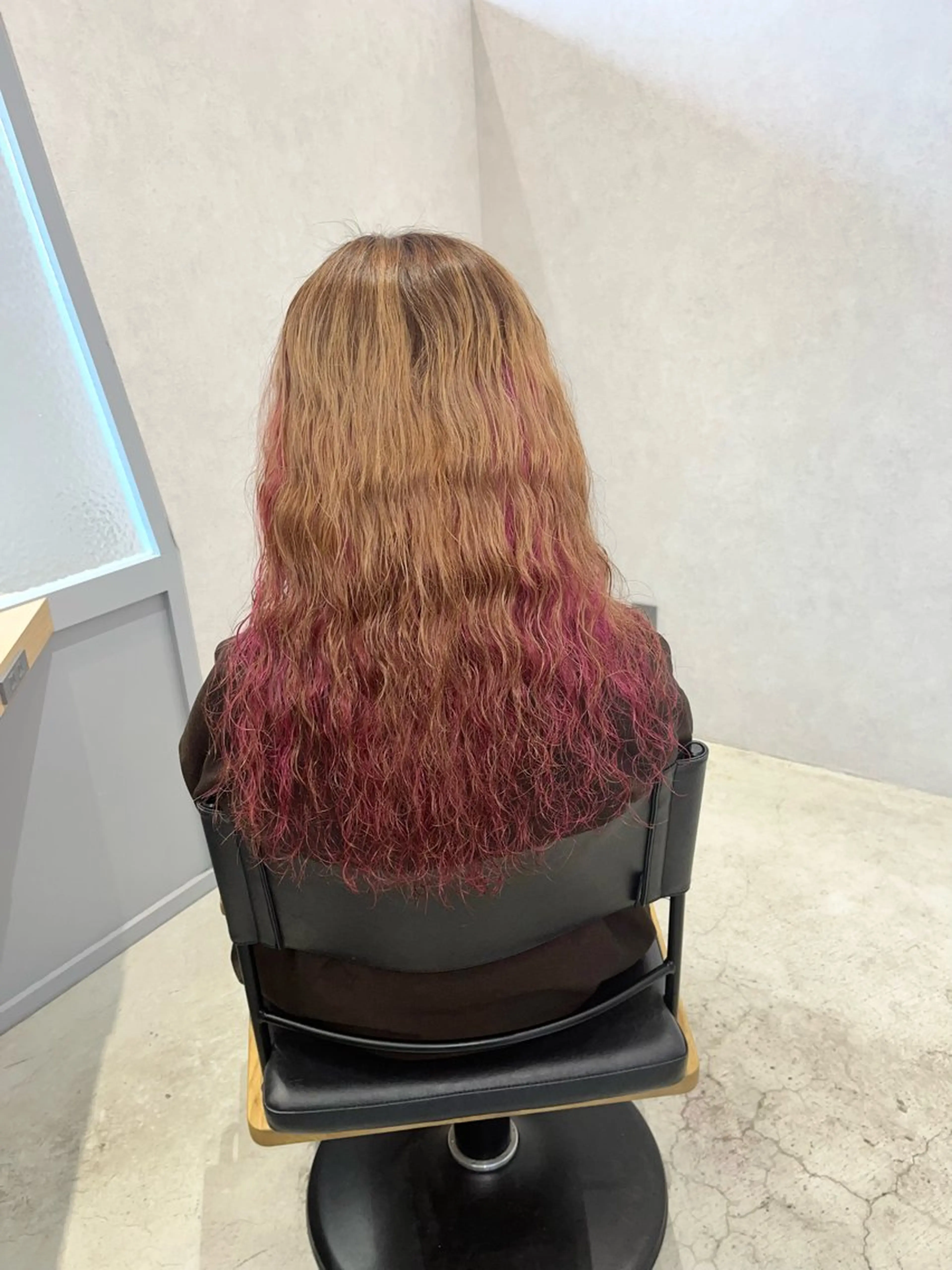 ロング カラー パーマ インナーカラー ヘアカラー 斉藤 果音のヘアスタイル