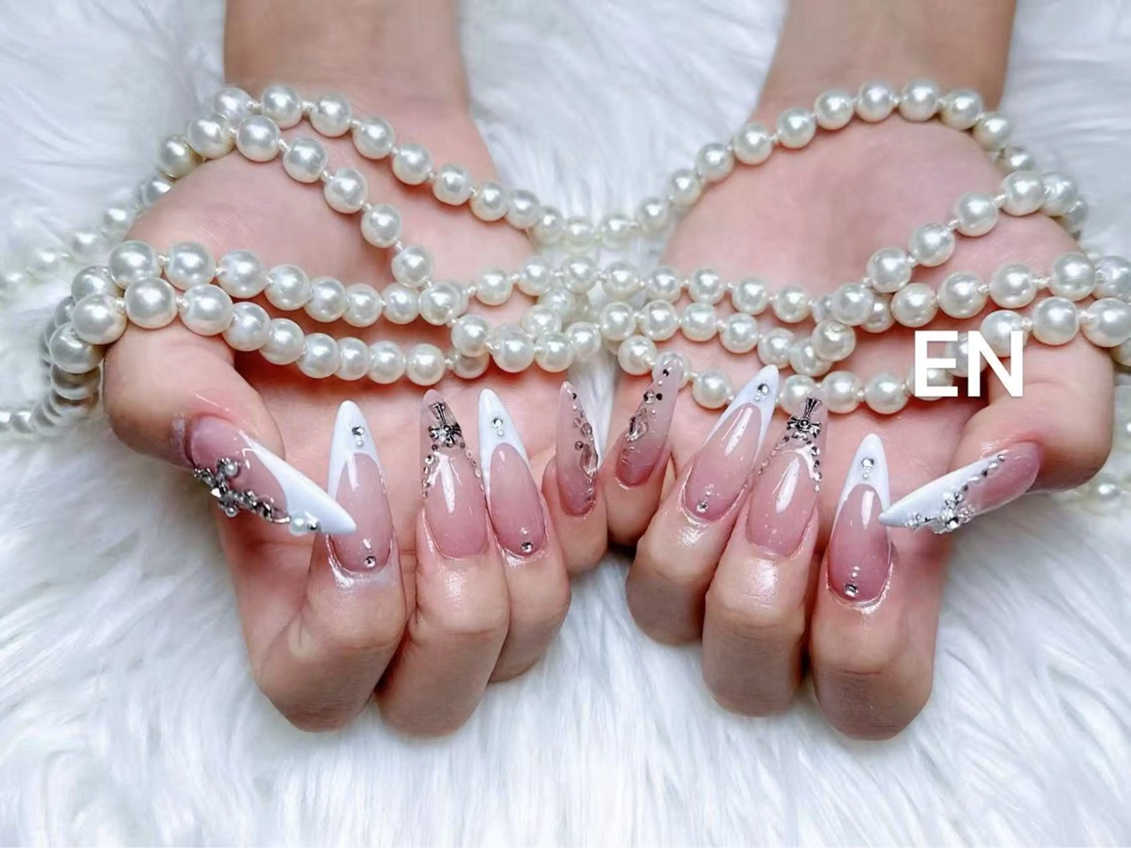 ネイル ENSalon 愛佳のネイルデザイン