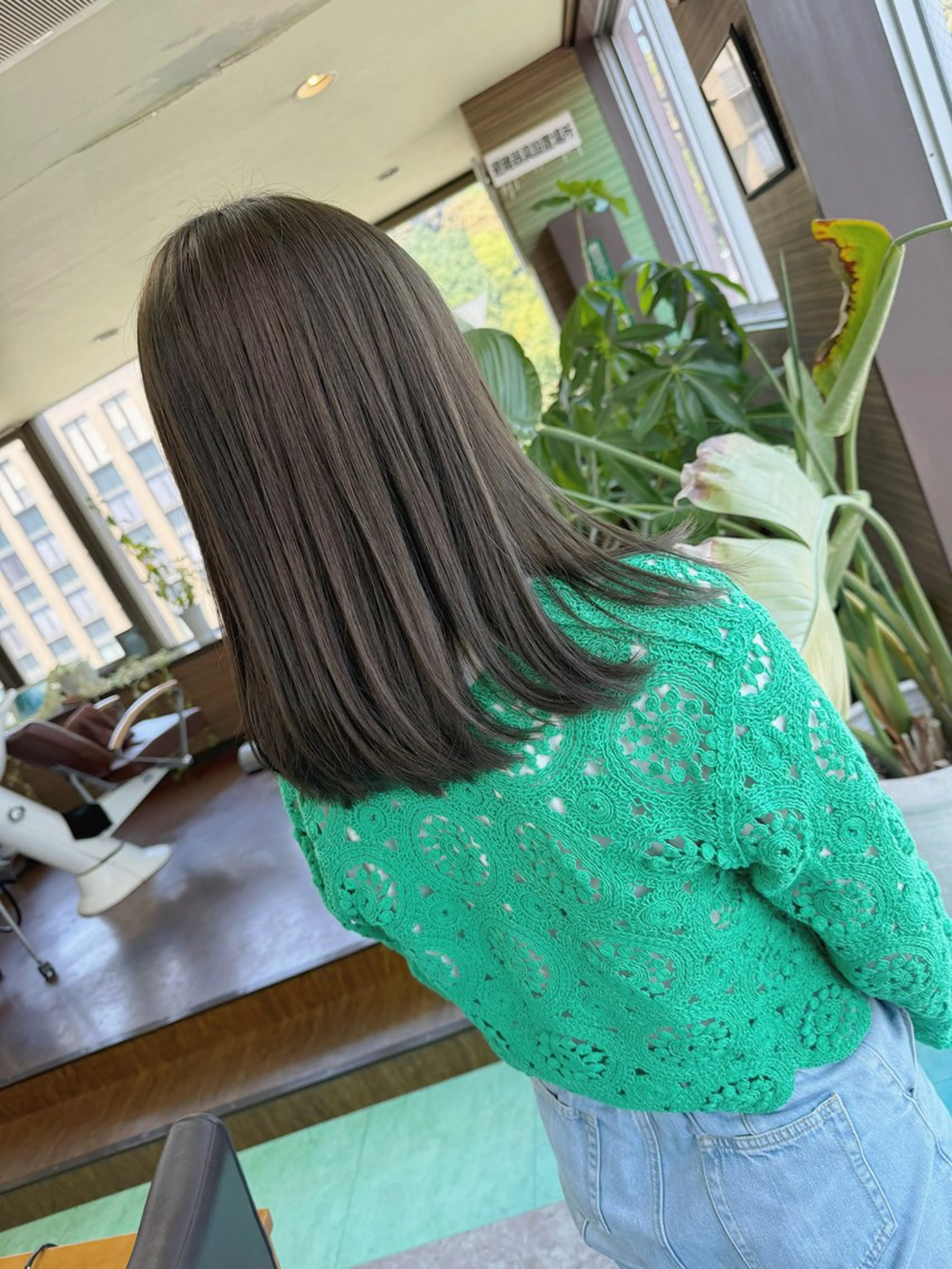 セミロング カラー 透明感カラー グレージュ オリーブグレージュ オリーブグレー カット ヘアカラー 土居 正季のヘアスタイル