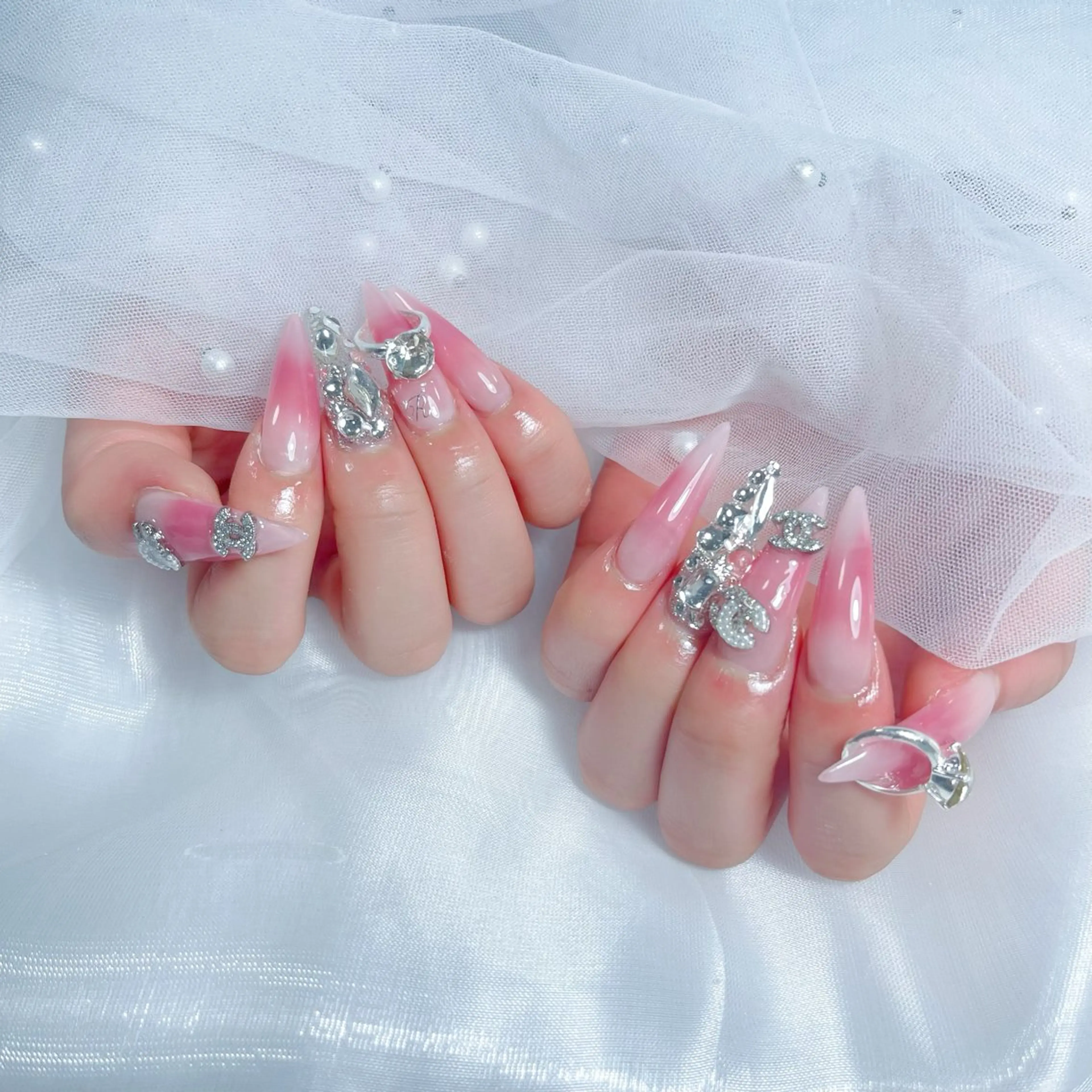 ネイル オーロラネイル クリアネイル フラッシュネイル ジェルネイル グラデーション ハンドネイル Amee Nailsalonのネイルデザイン