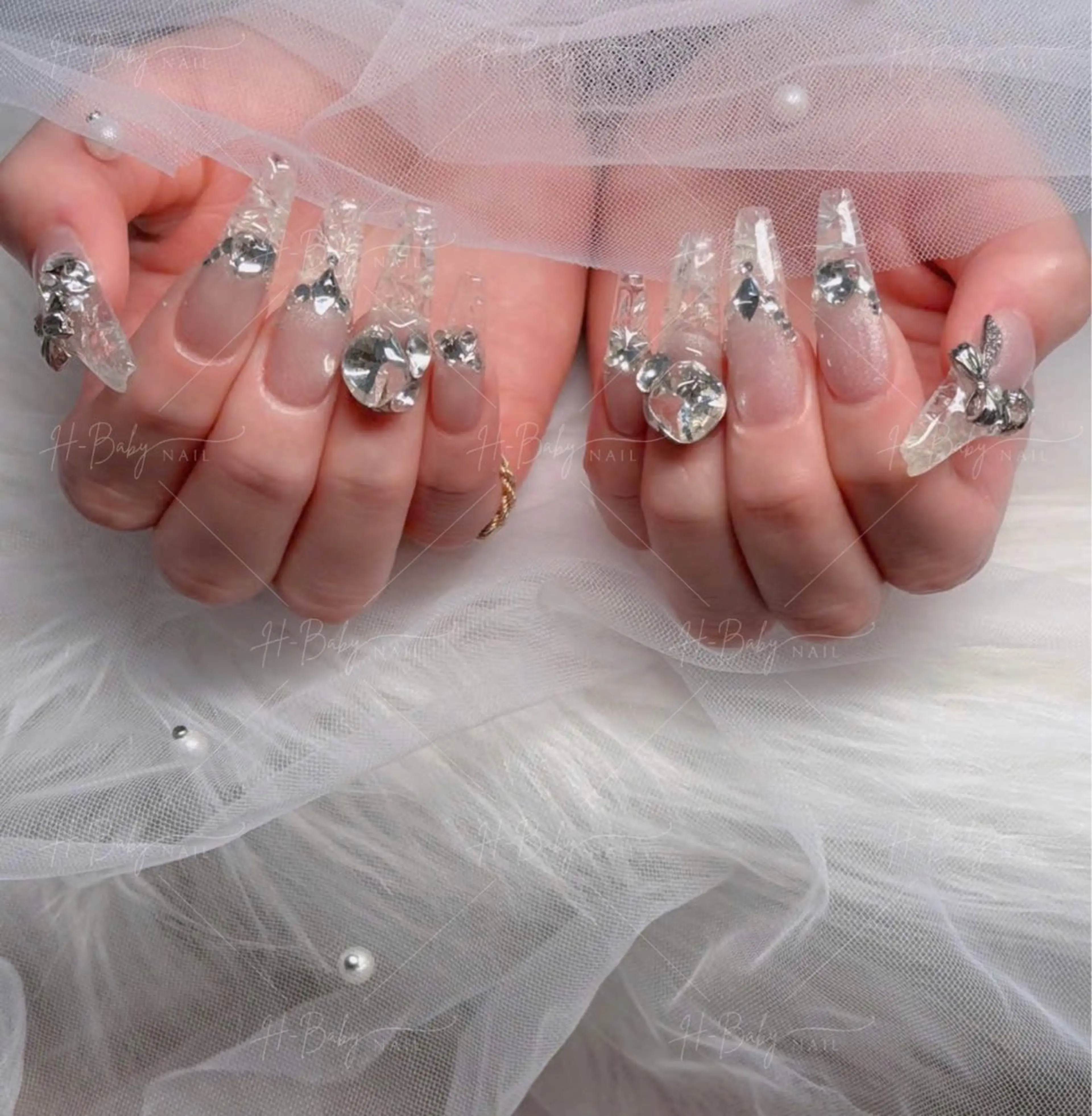 ネイル オーロラネイル フレンチネイル ジェルネイル ハロウィン キラキラネイル H.baby Nail Salonのネイルデザイン