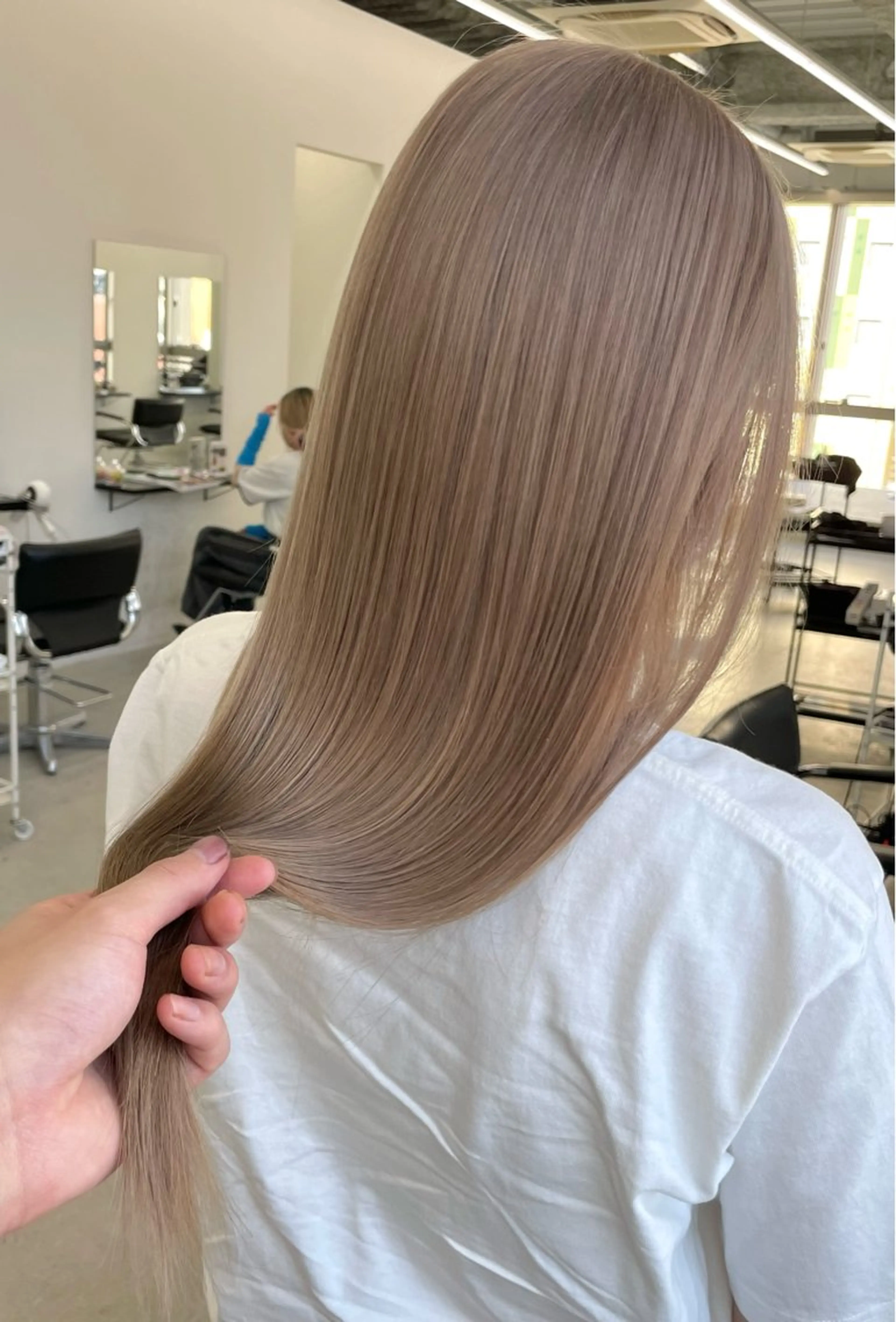 セミロング カラー ブリーチ ヘアカラー 原田 瑠月のヘアスタイル