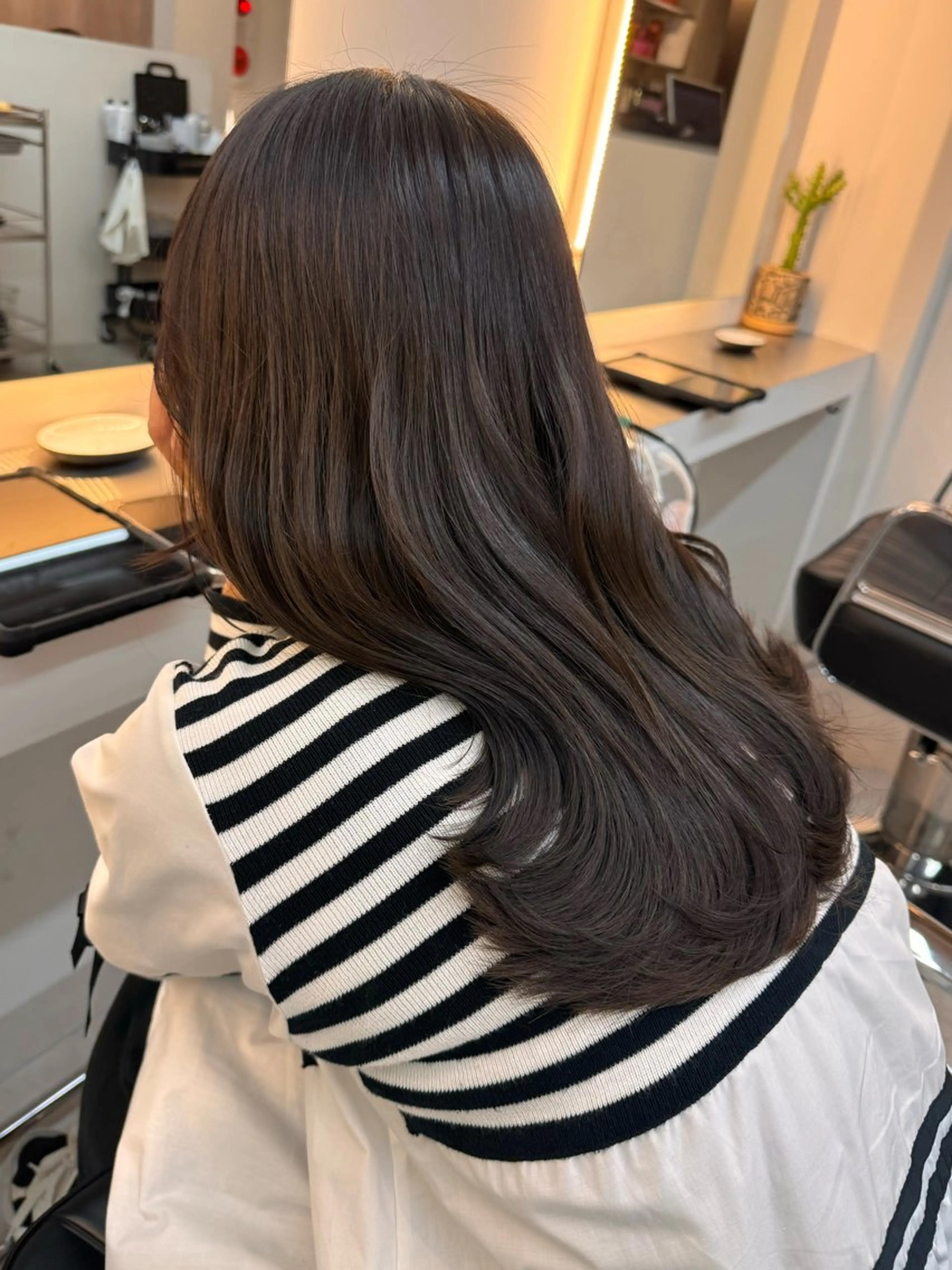 セミロング shiomi H TARUMI森彩華のヘアスタイル