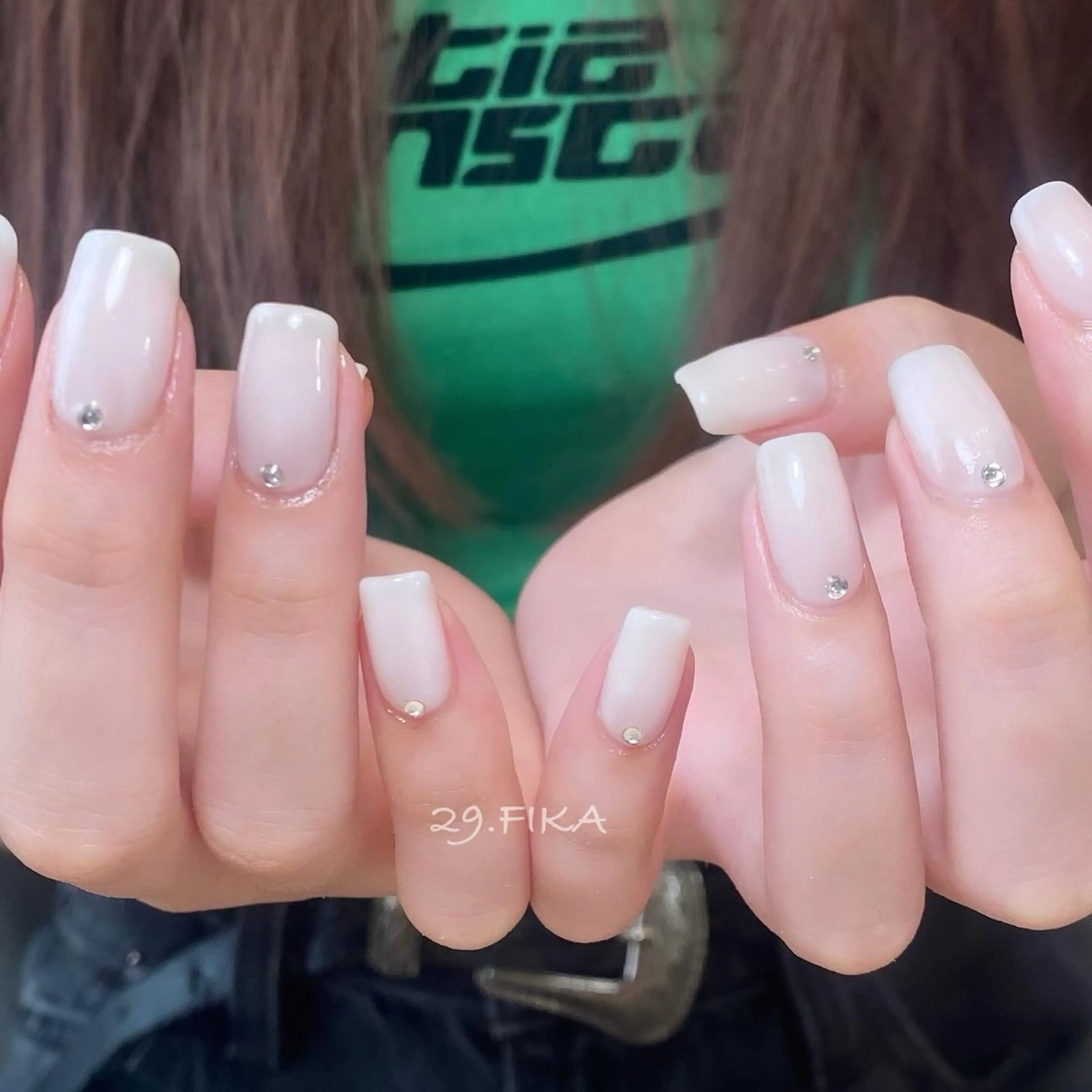 ネイル ワンカラーネイル ストーンネイル 29.FIKA misaのネイルデザイン