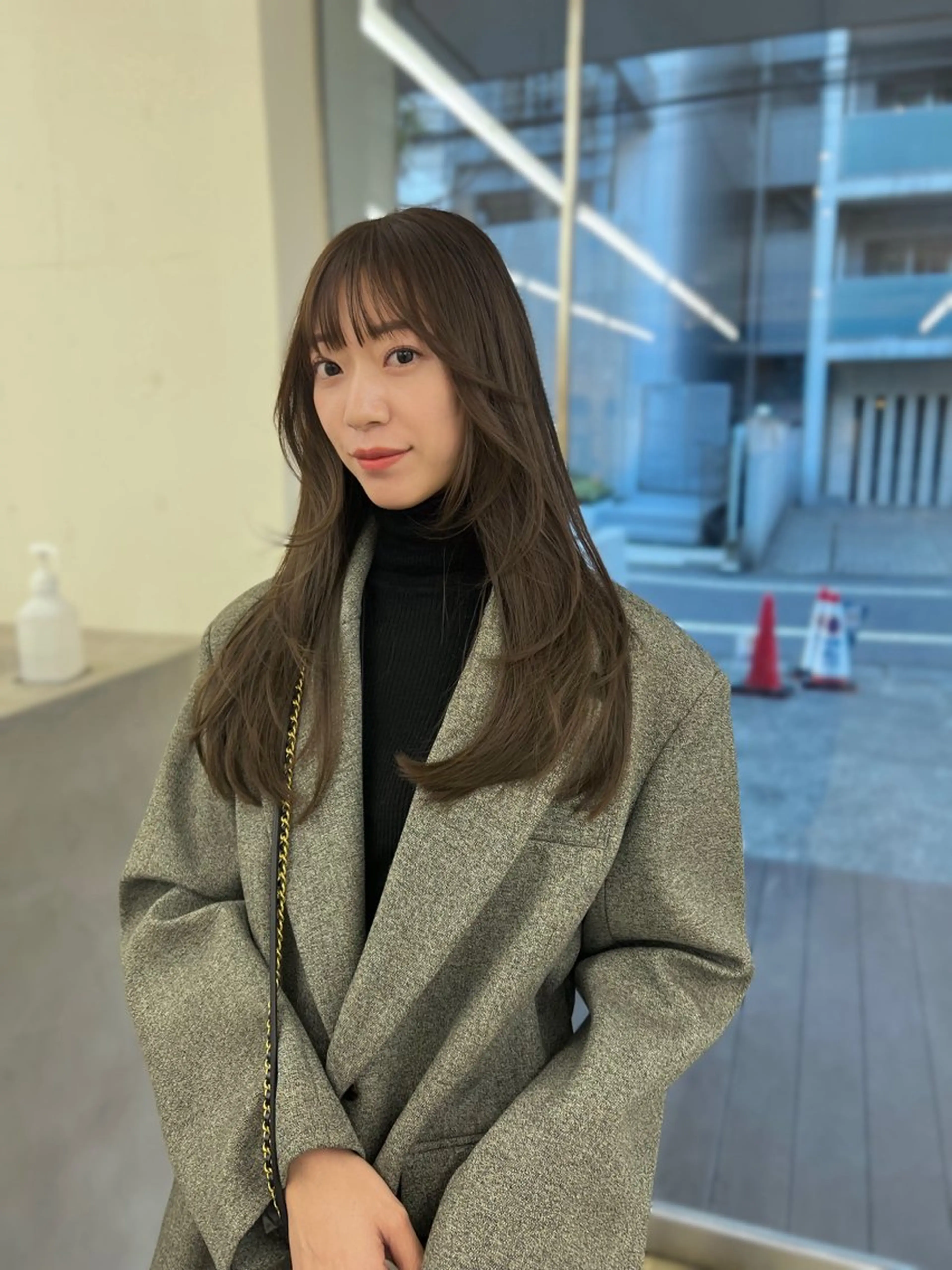 ロング カラー アッシュ アッシュグレー アッシュグレージュ グレージュ レイヤーカット 柔らかブラウン/顔周 りレイヤー♡ユウシのヘアスタイル