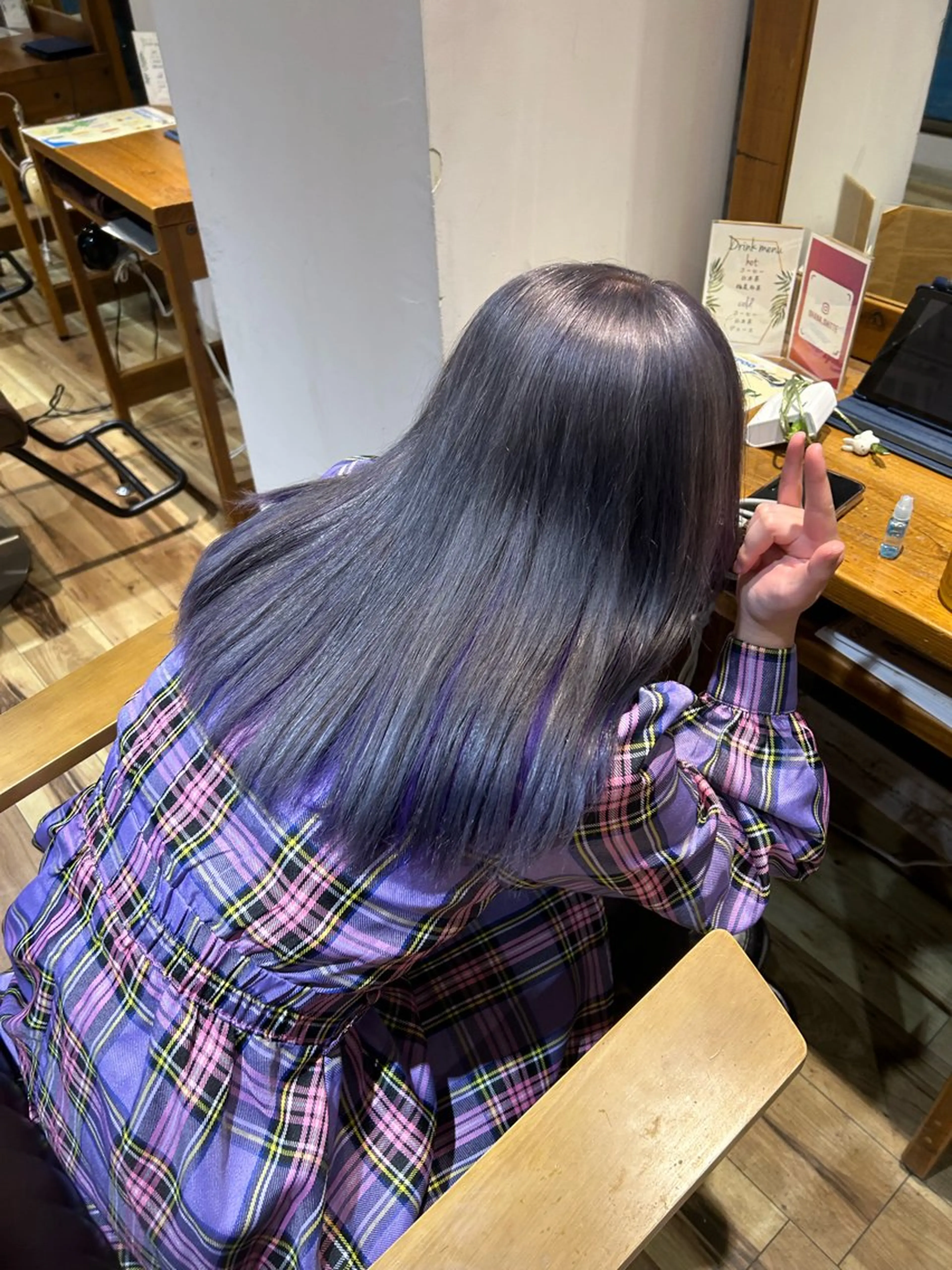 セミロング パープルカラー 🍒ケアカラー🍒 AKAね🤍のヘアスタイル