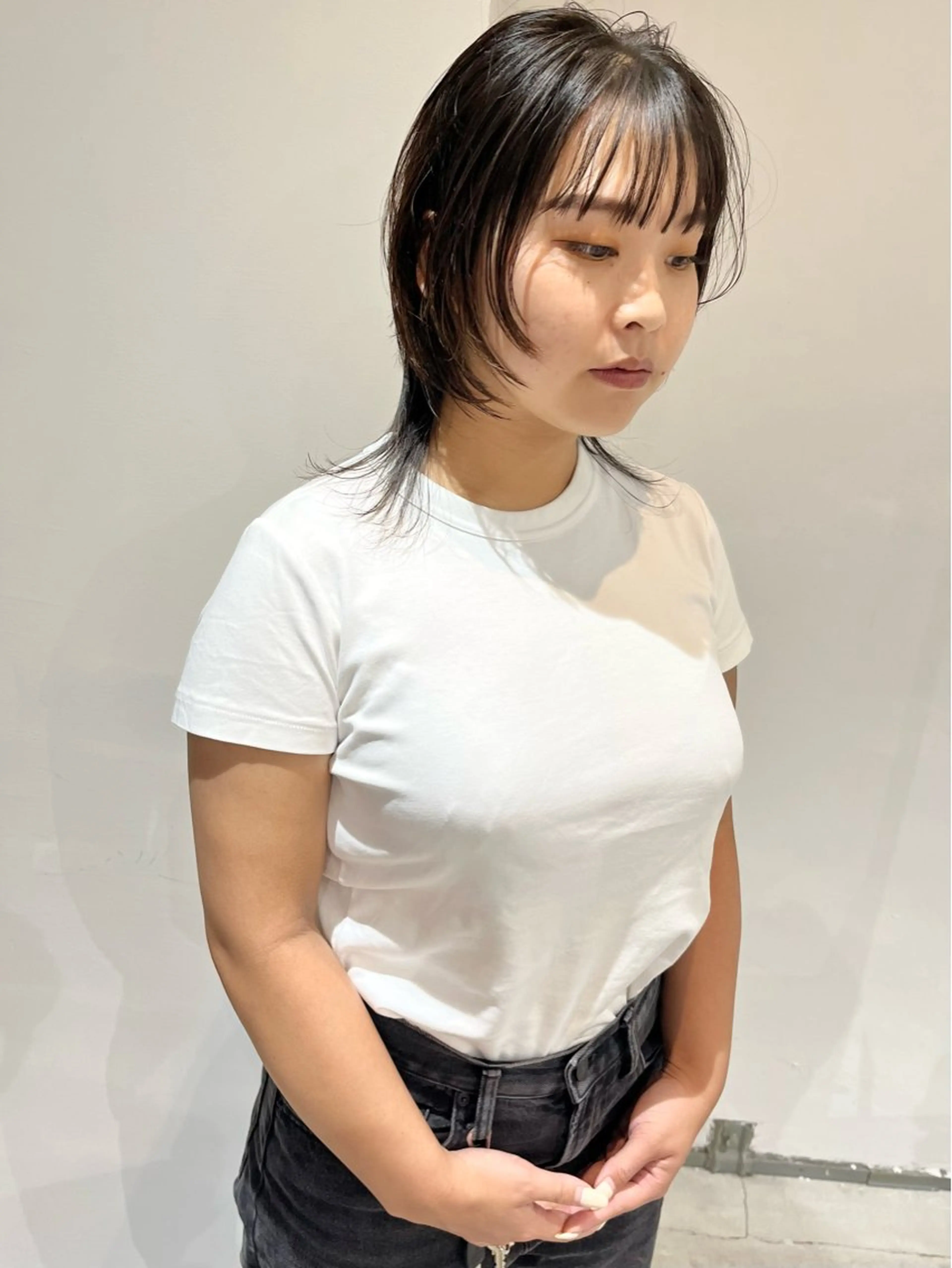 ミディアム カラー ウルフカット 鈴木 美紅のヘアスタイル