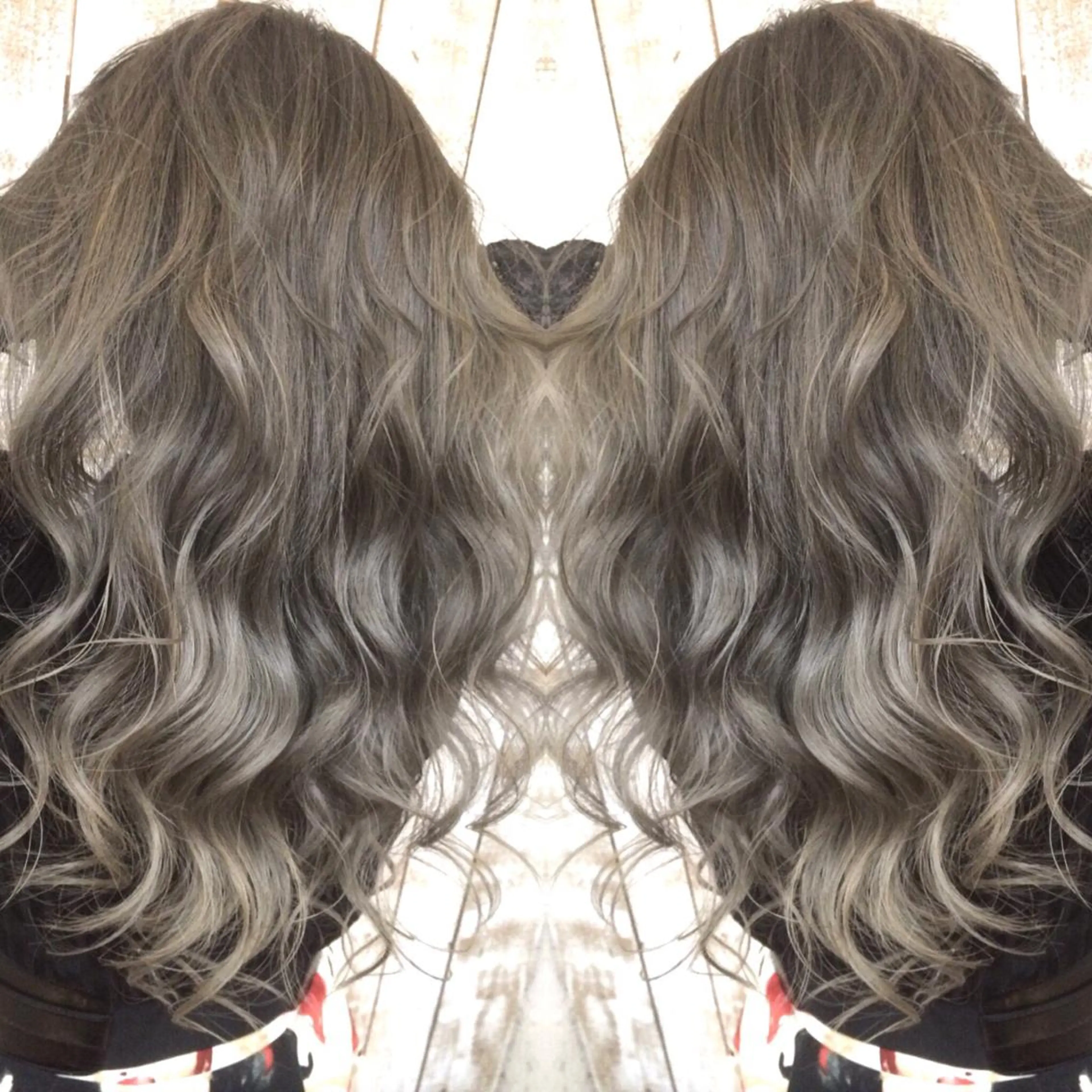 ロング カラー バレイヤージュ シルバー 外国人風カラー レイヤーカット ヘアカラー トリートメント 井上 一平のヘアスタイル