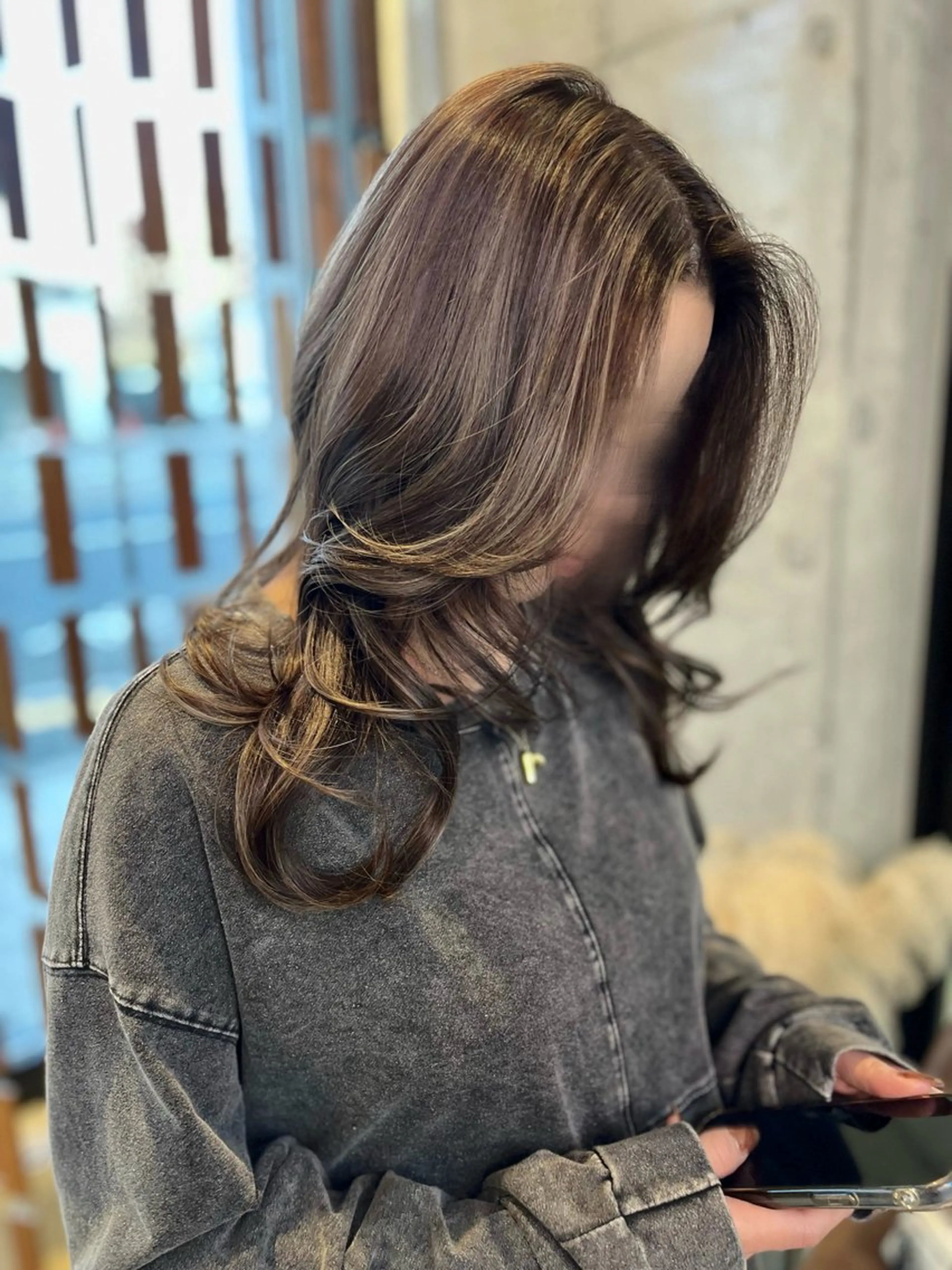 ロング カラー グレージュ ハイライトカラー ハイライト カット ヘアカラー lolonois池田 /レイヤー/郷田遥のヘアスタイル