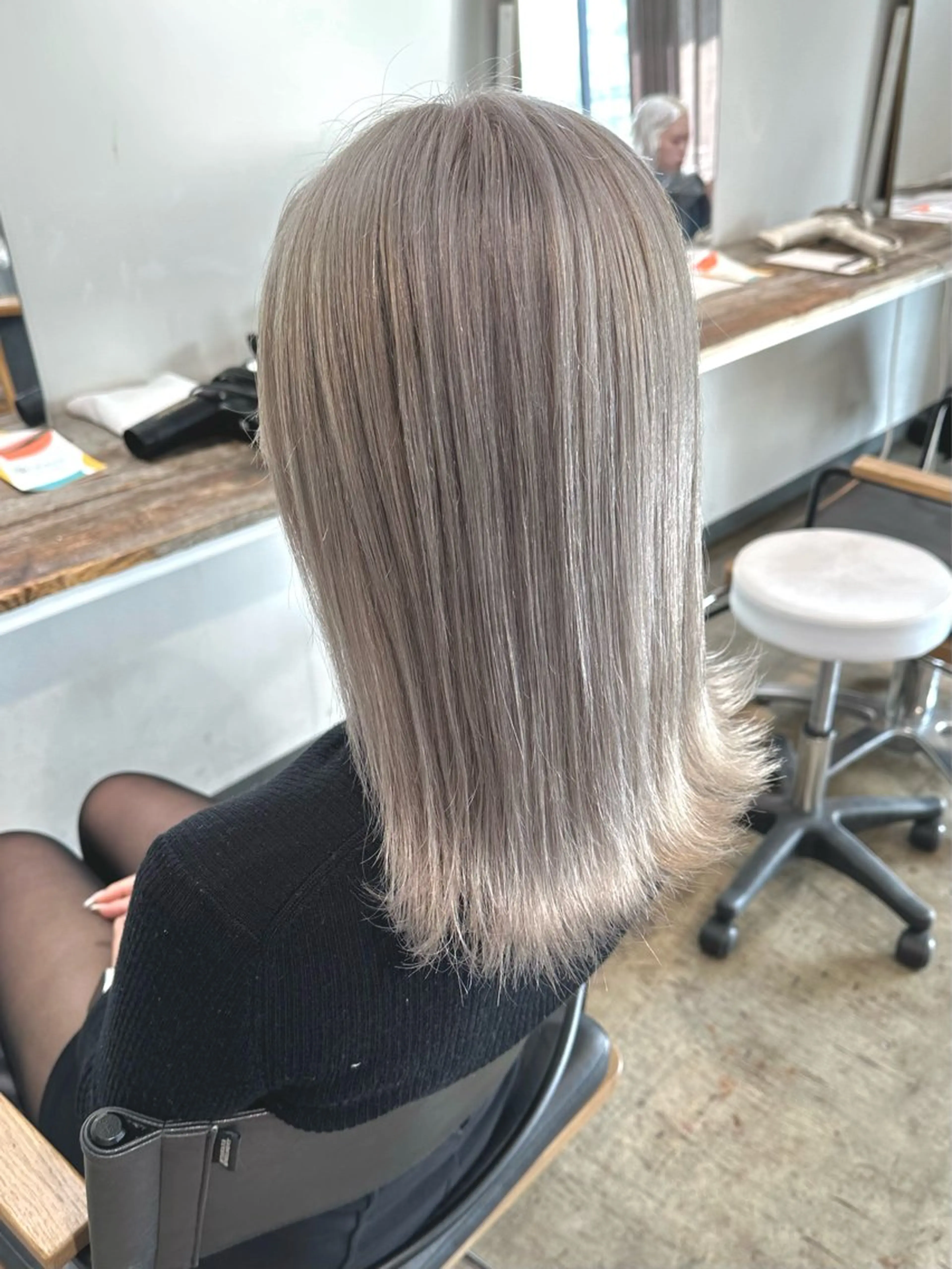 セミロング カラー etore 矢場町 南沙希のヘアスタイル