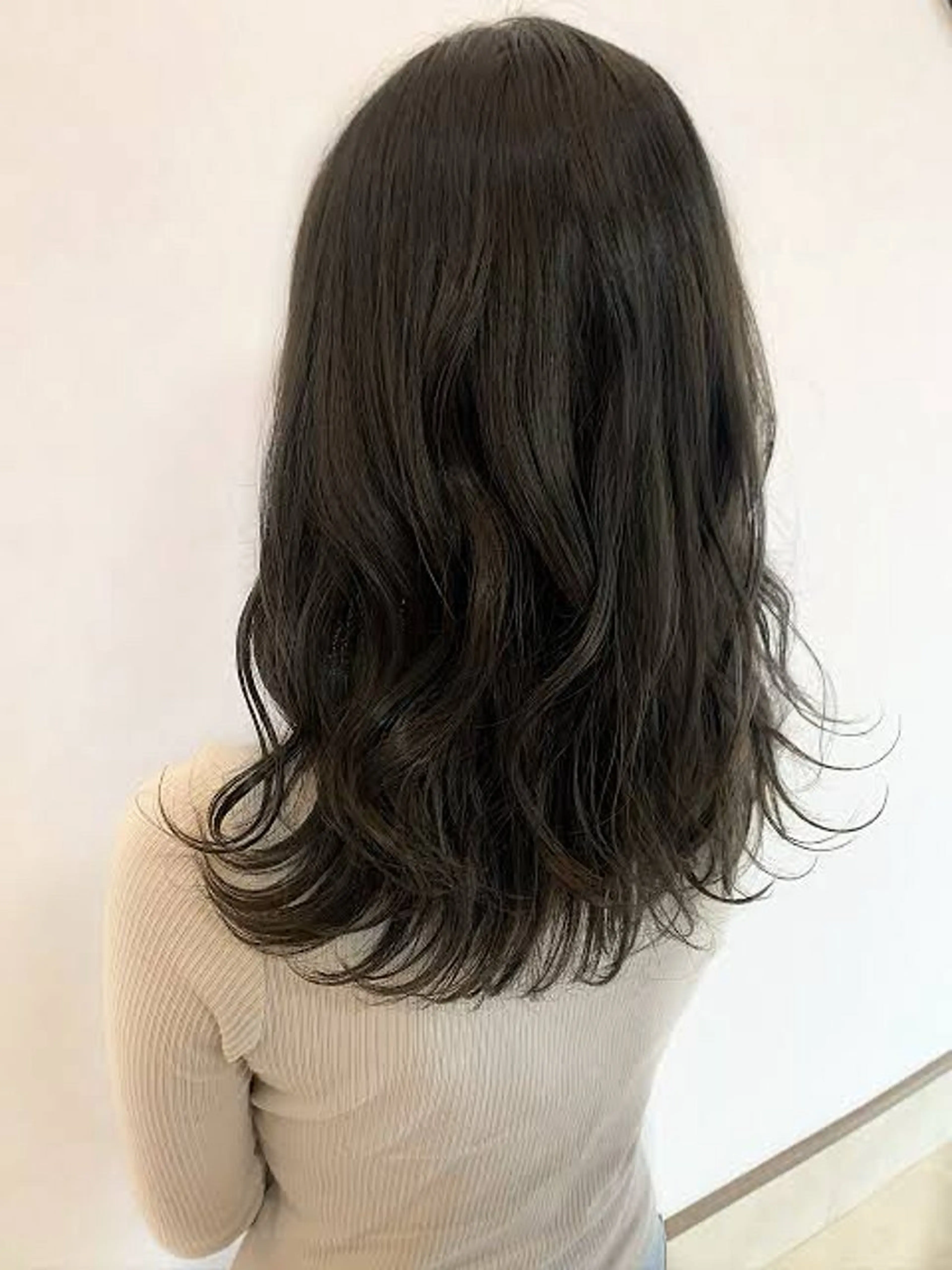 セミロング 石川 幸呼のヘアスタイル