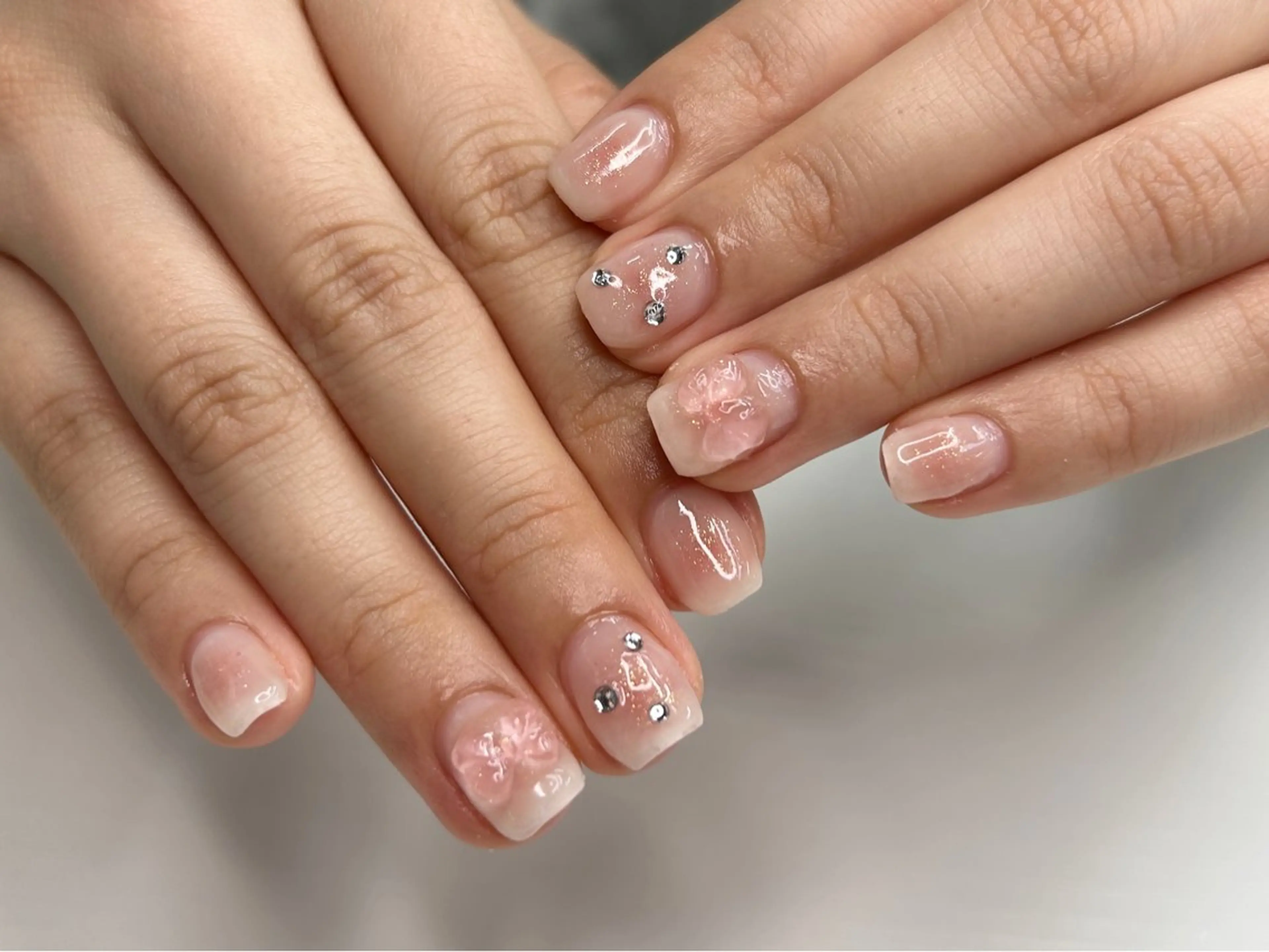 ネイル チークネイル 桜ネイル ガーリー ハート リボン ハンドネイル Forca total studio所属・Forca Airaのネイルデザイン