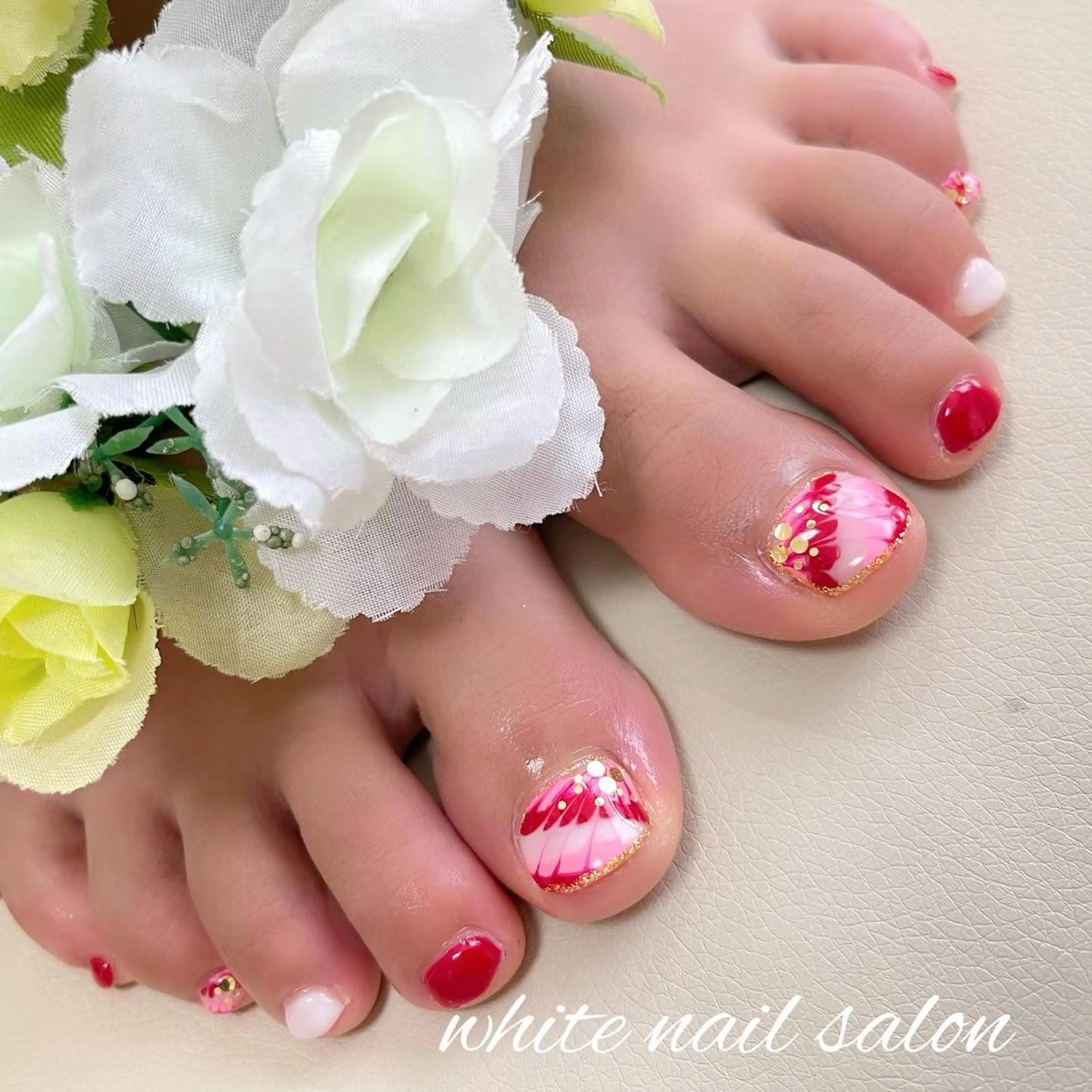 ネイル フットネイル ジェルネイル ハードジェル ラメ(グリッター) 持ち込み フットネイル white nail salonのネイルデザイン