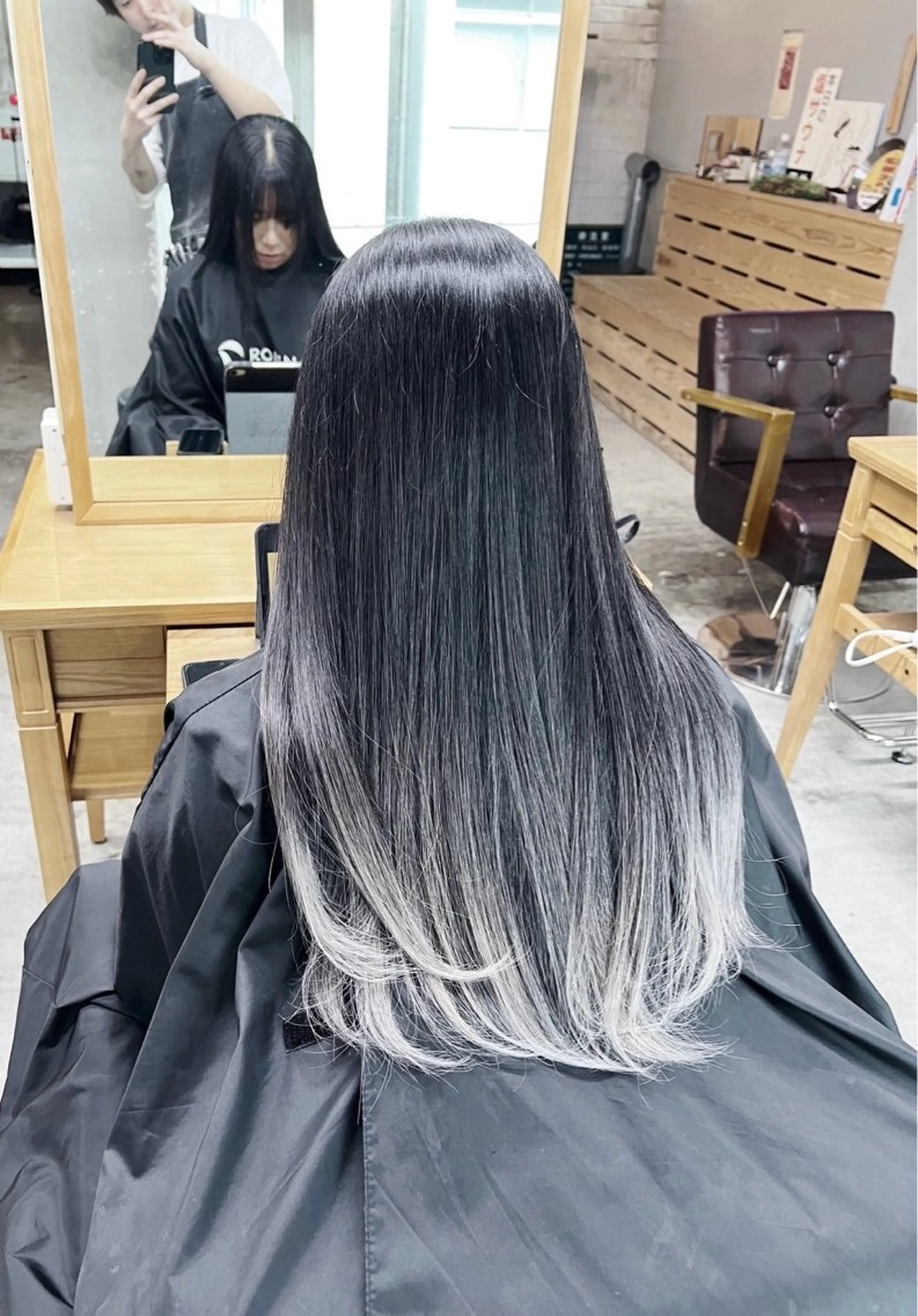 セミロング カラー バレイヤージュ シルバー ホワイトシルバー レイヤーカット ヘアカラー トリートメント ROBIN所属・指名数No.1 /NAOYAのヘアスタイル