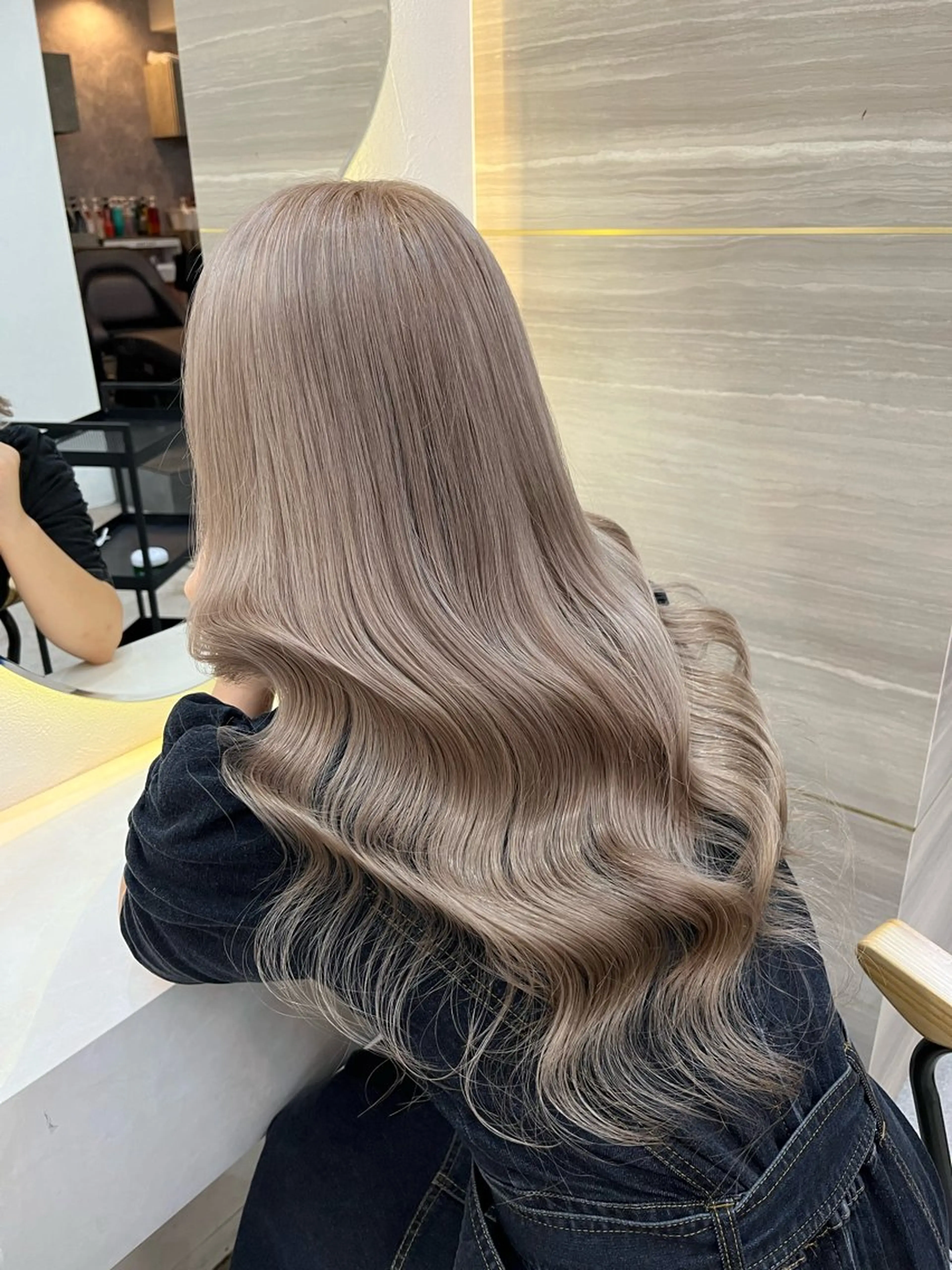 ロング カラー ブリーチ ヘアカラー 🦋Yui🦋透明感 /艶カラー/髪質改善のヘアスタイル