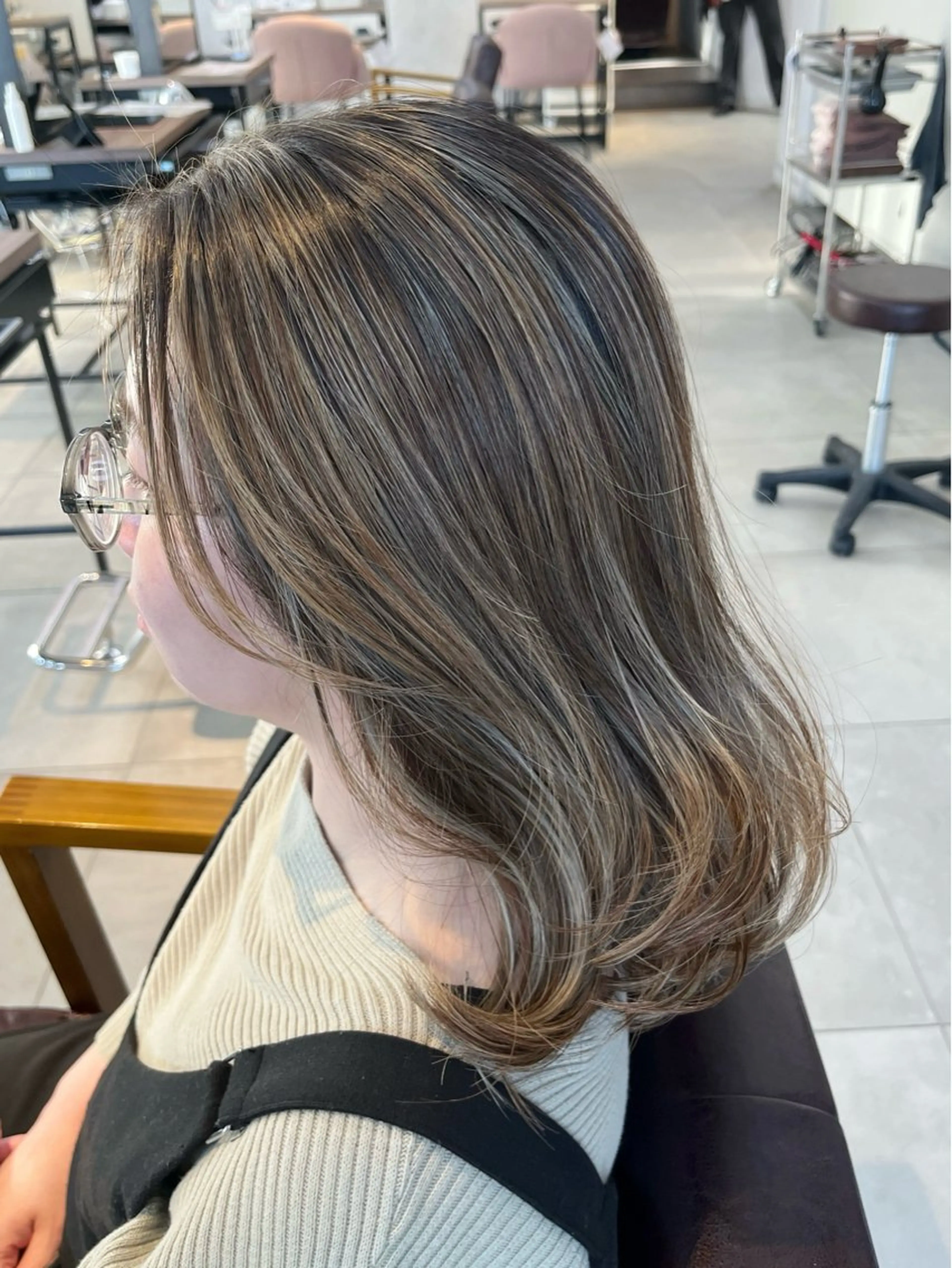 ミディアム ハイライト カット ヘアカラー AKARI🌟ボブ/ ハイライト/似合わせのヘアスタイル