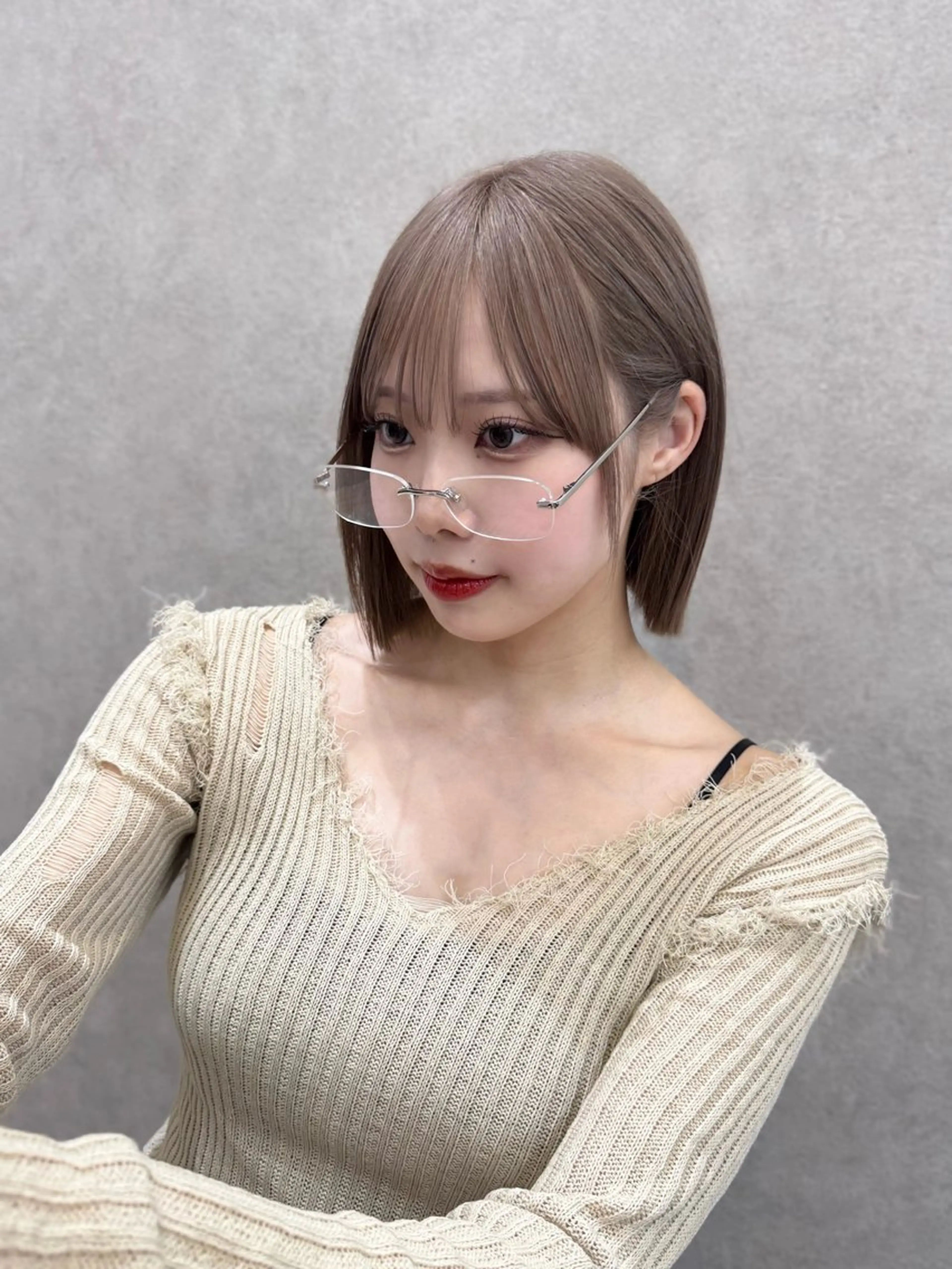 ミディアム カット ヘアカラー トリートメント karin ボブハイトーンのヘアスタイル