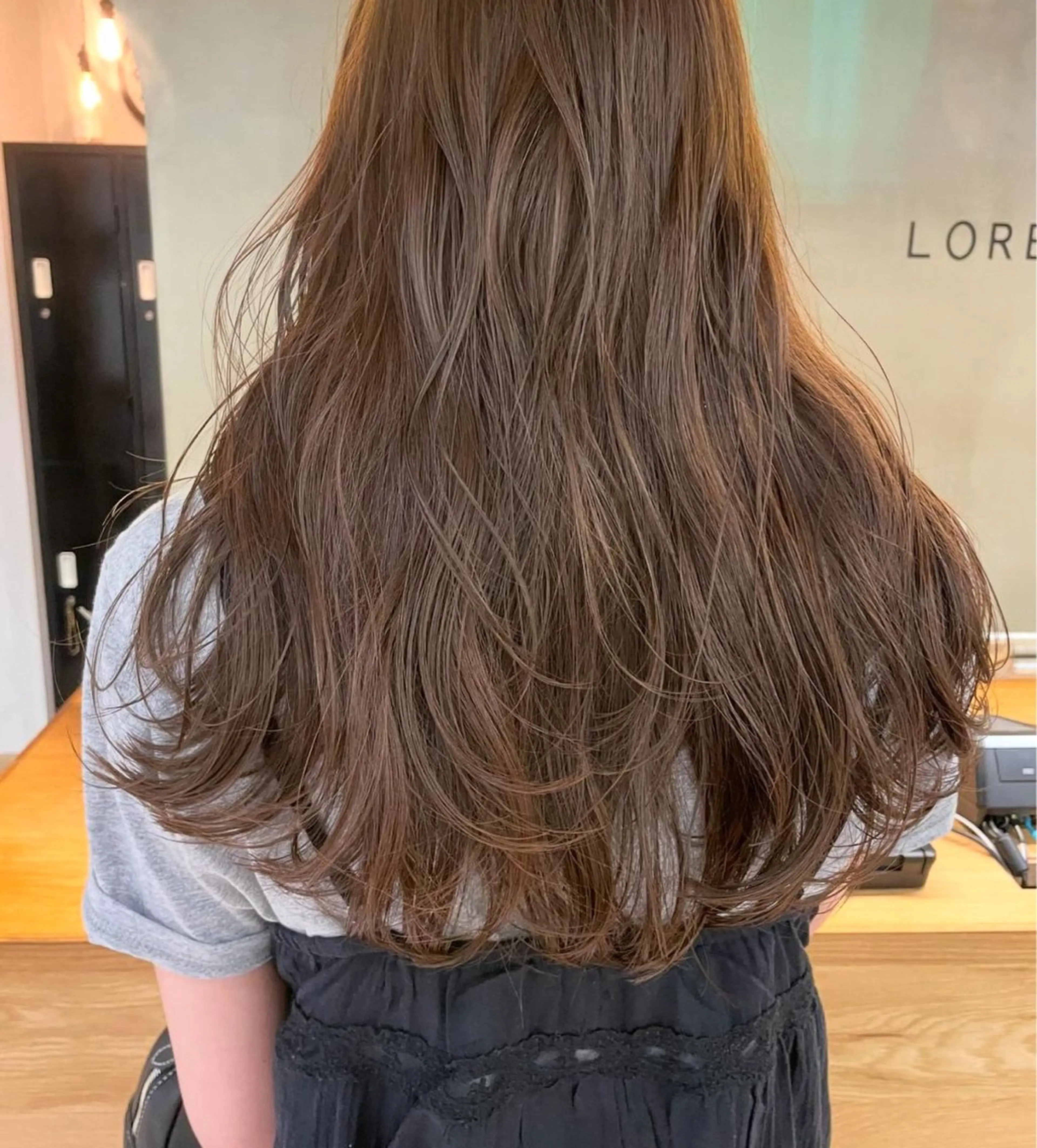 ロング カラー ベージュカラー オリーブベージュ ヘアカラー トリートメント カットモデルレイヤー 暖色カラー モカ🎶のヘアスタイル