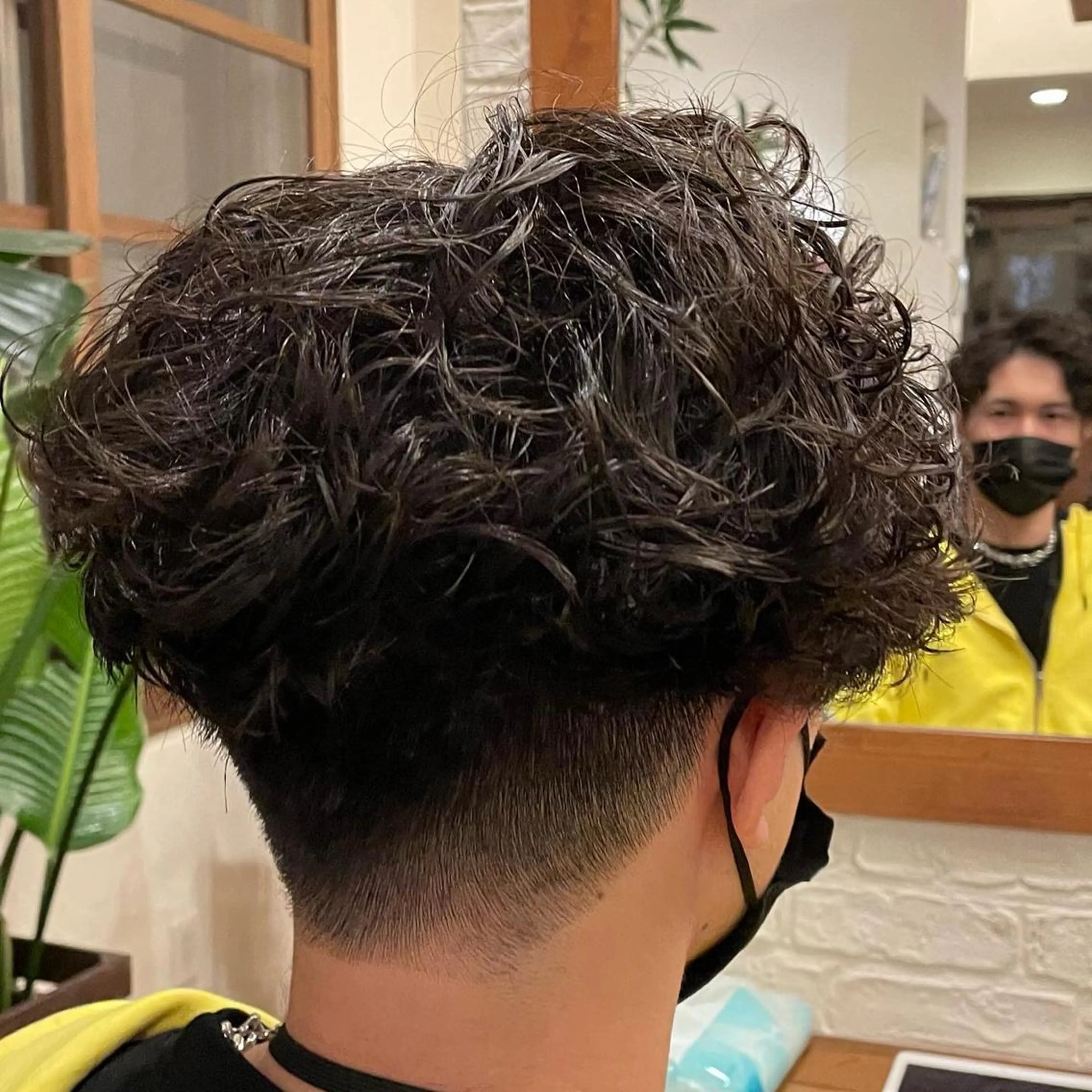 ショート パーマ メンズ メンズパーマ 外国人風カラー ニュアンスパーマ Hair&Make Cheri Cherie所属・松永 竜汰のヘアスタイル