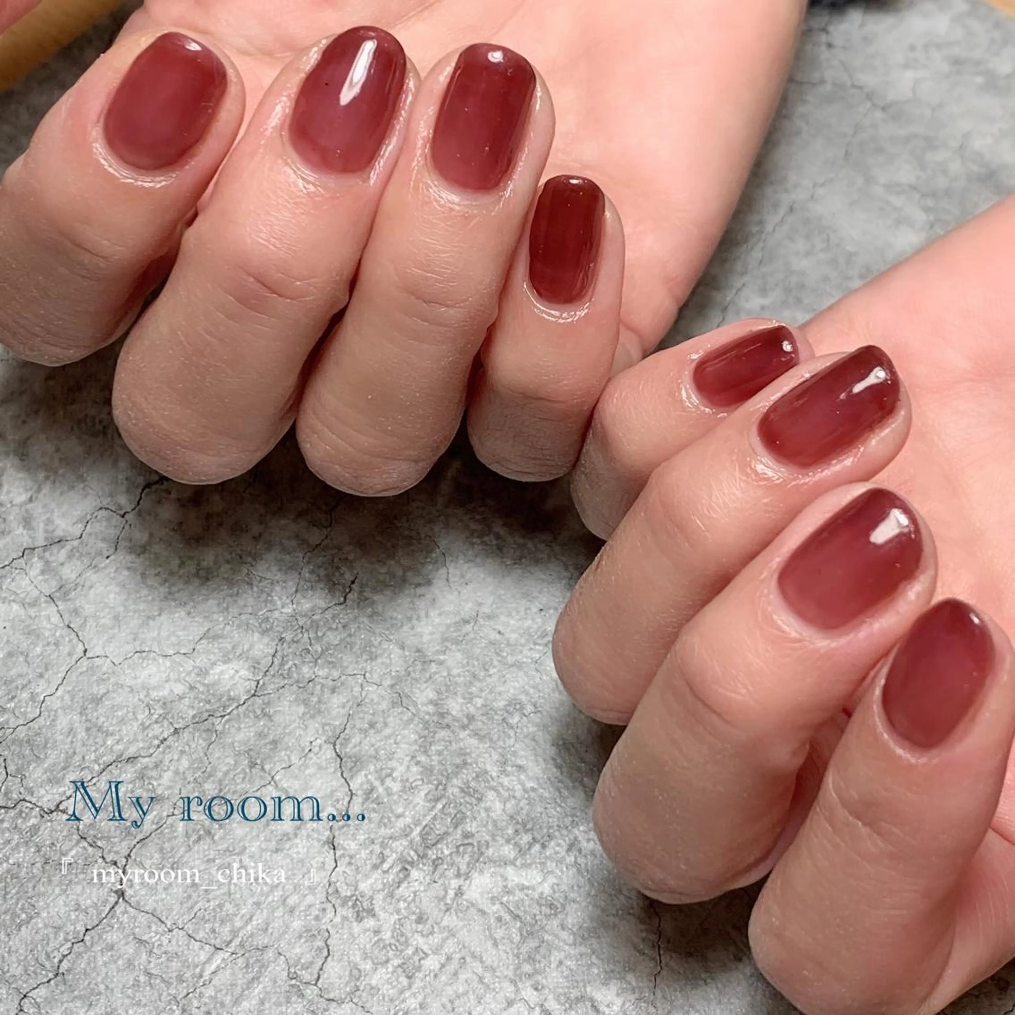 ネイル ボルドー ブラウン ワンカラーネイル ハンドネイル フットネイル Amua.facial salon所属・Amua.ハーブ 新宿御苑駅前のエステ・リラクイメージ