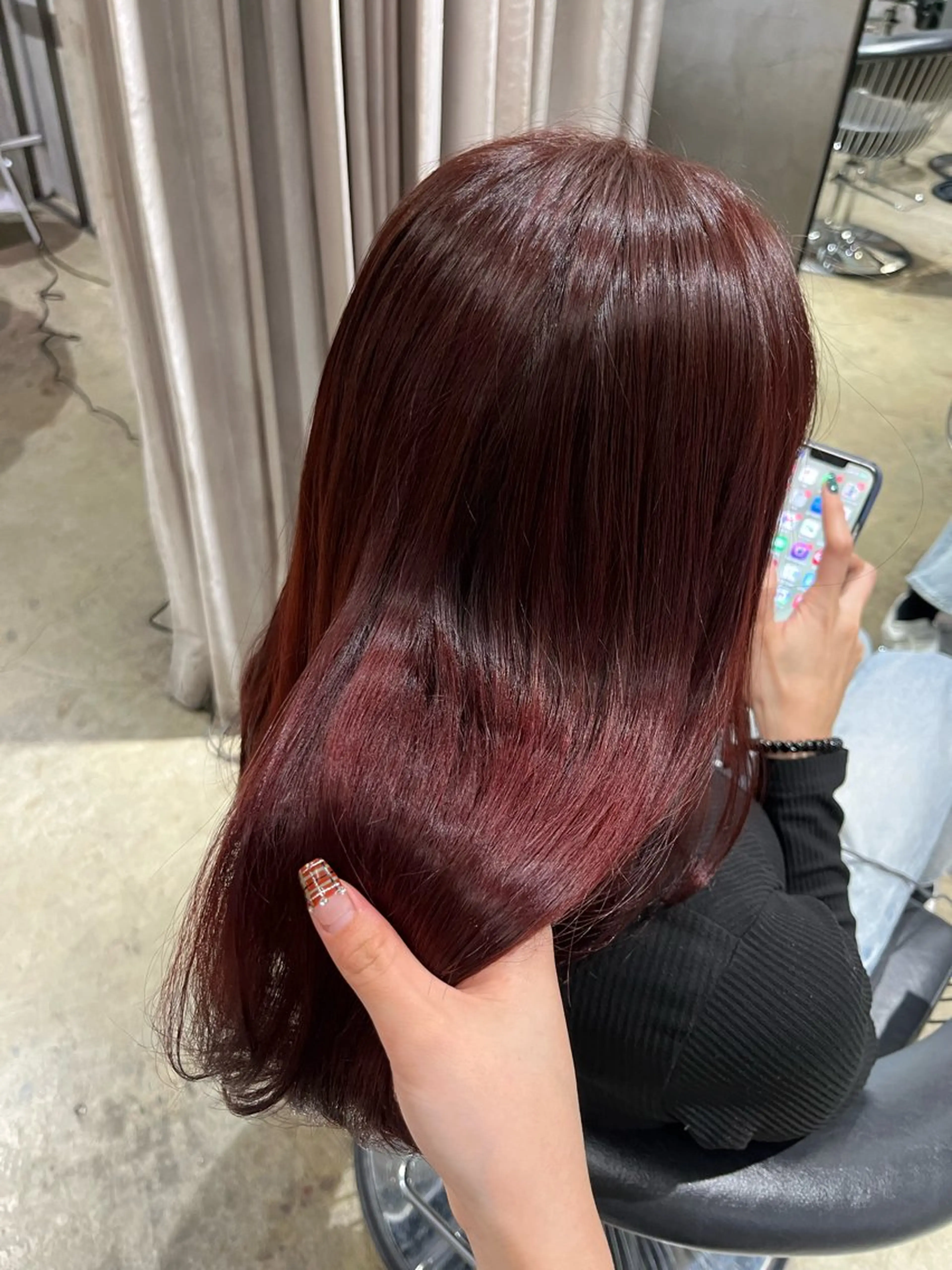 カラー hinaru ．のヘアスタイル