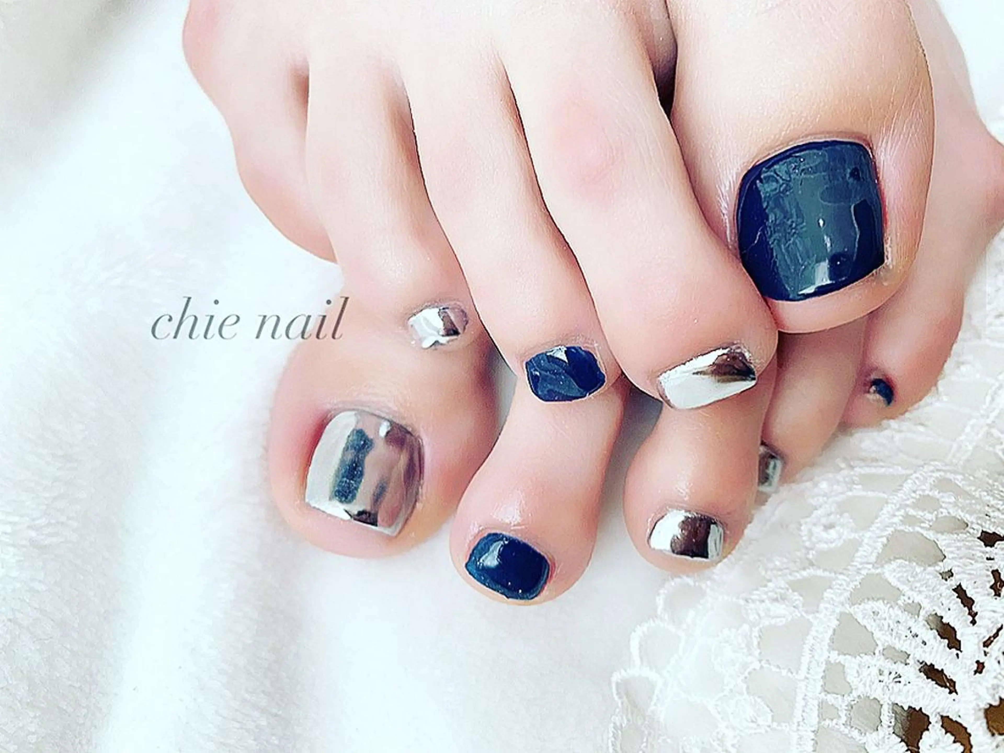 ネイル ミラーネイル ネイビー 森ノ宮❤︎ chieのネイルデザイン
