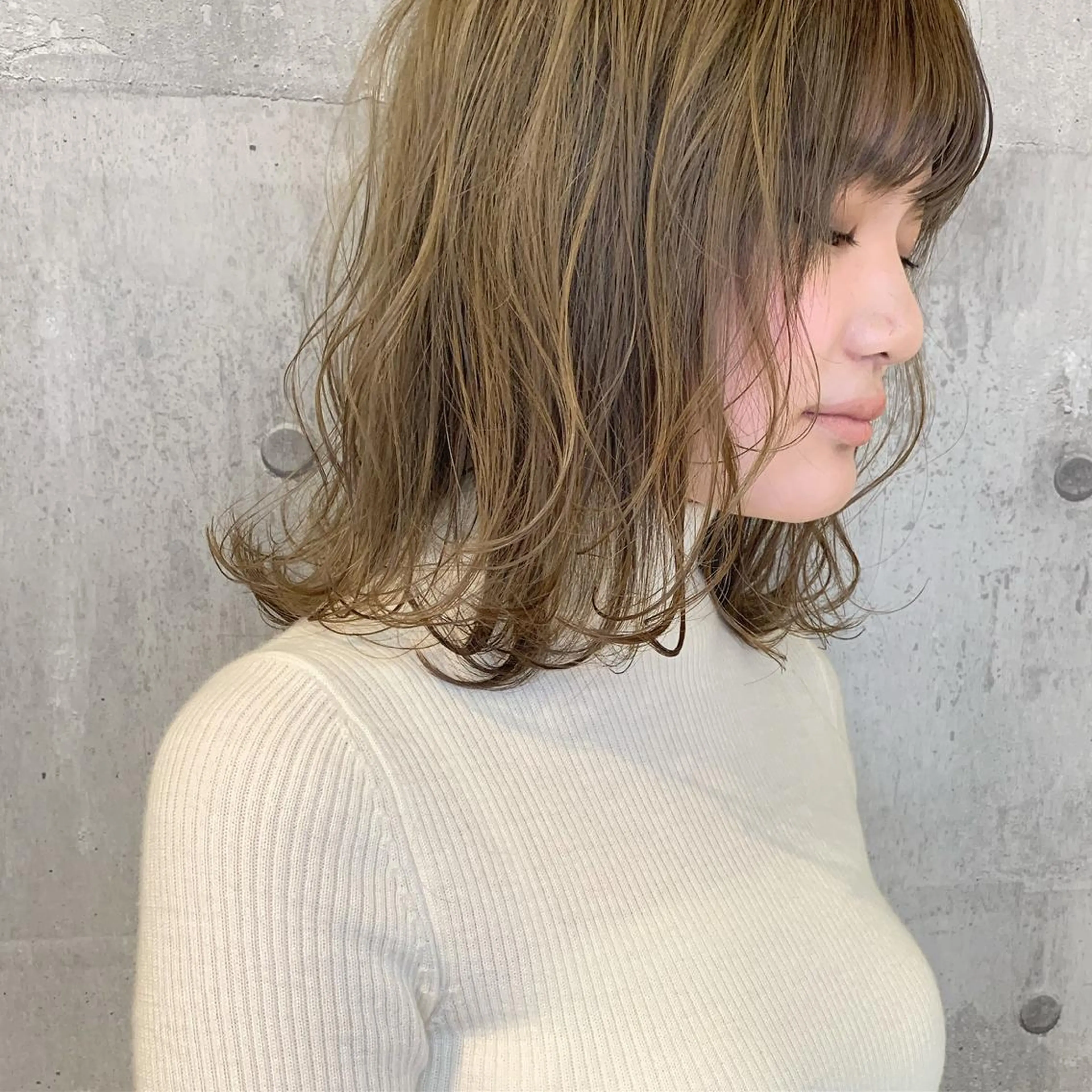 ミディアム カラー ブリーチ ハイトーンカラー ﾊｲﾄｰﾝ/ｼｮｰﾄ 村上淳乃🐥のヘアスタイル