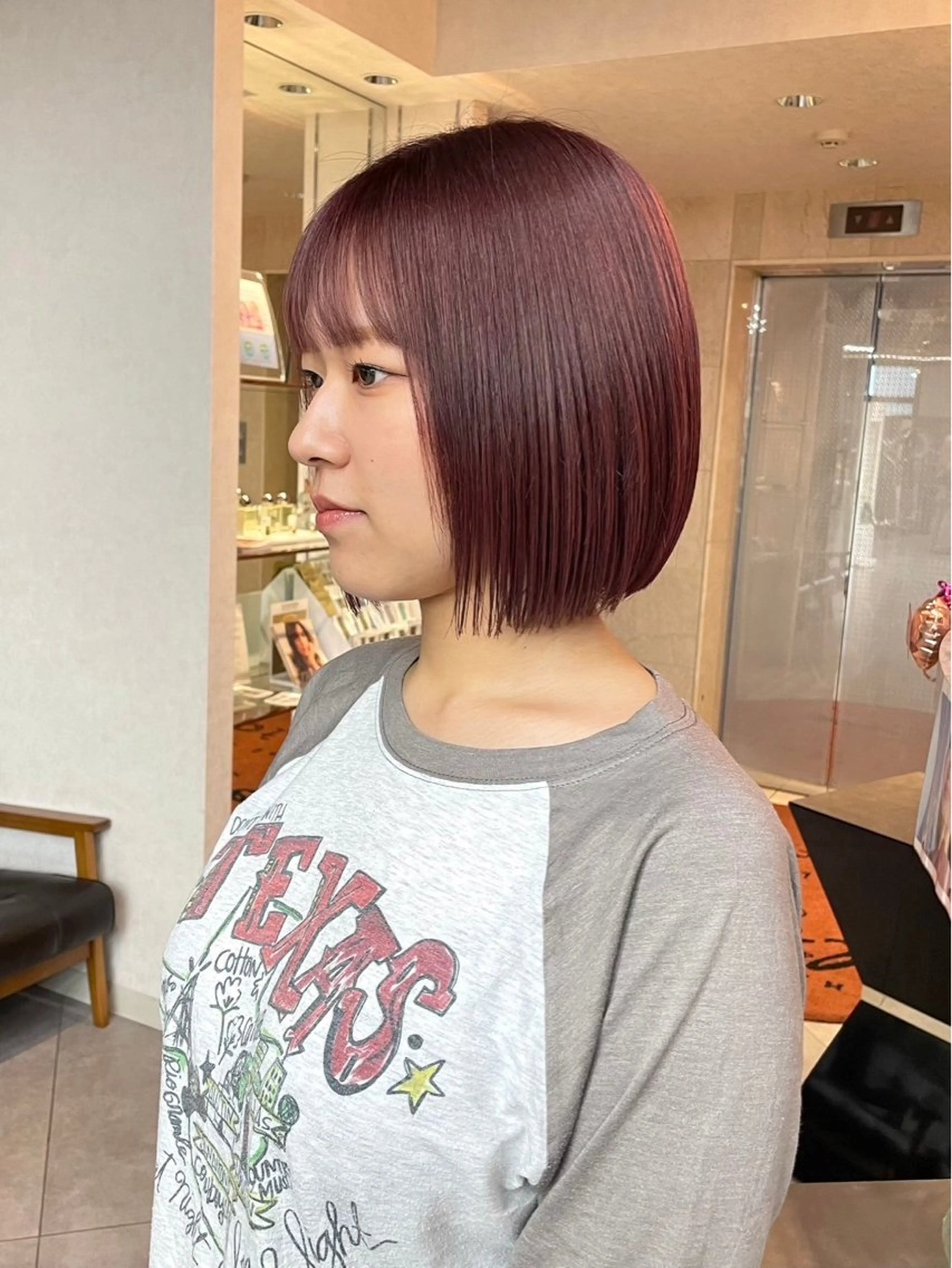 ショート カラー 韓国/レイヤー/ 透明感🩶ひかる🩶のヘアスタイル