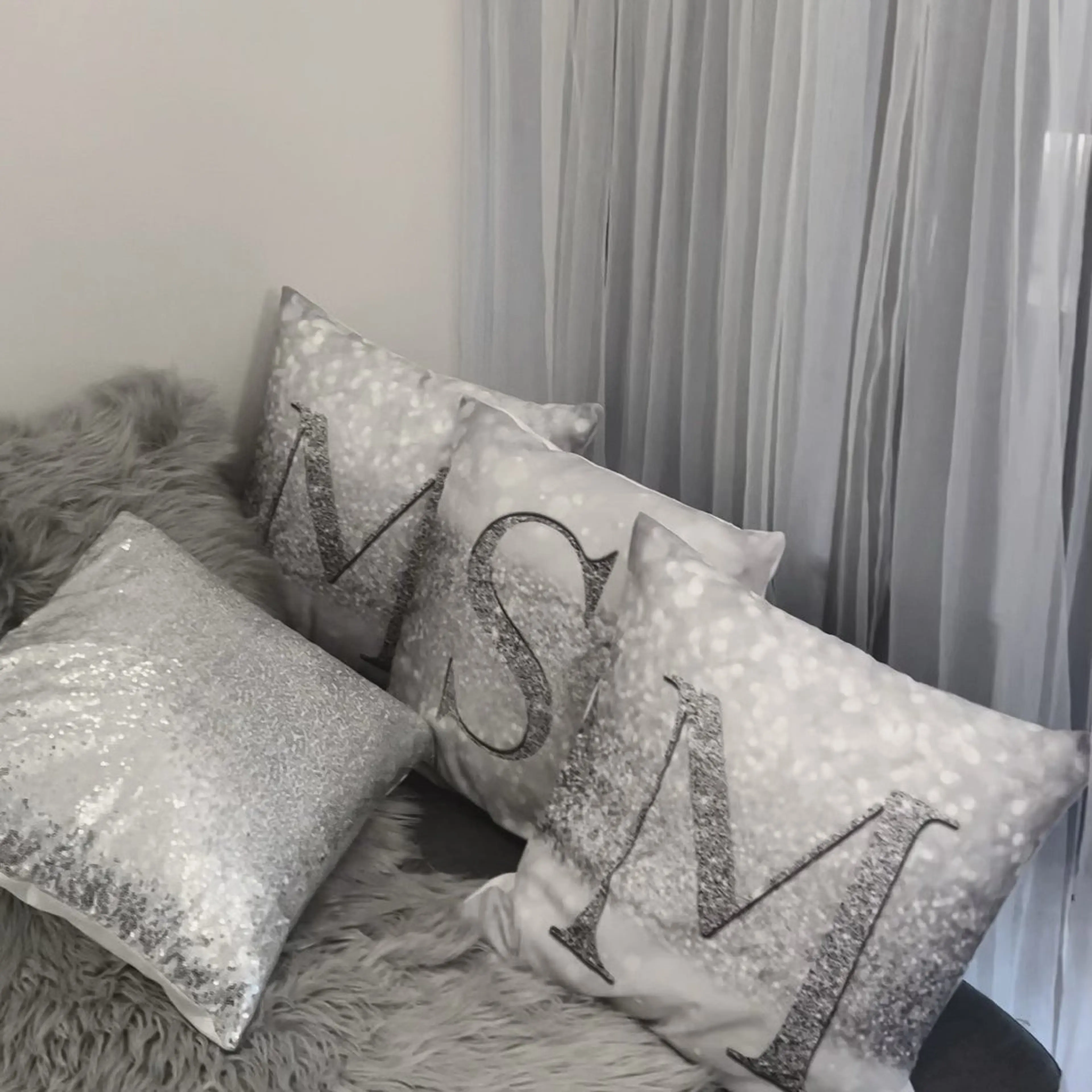 𝐇𝐎𝐋𝐋𝐘𝐖𝐎𝐎𝐃 𝐁𝐑𝐎𝐖 𝐋𝐈𝐅𝐓(眉メイク仕上げ込み)¥7900→6900の写真