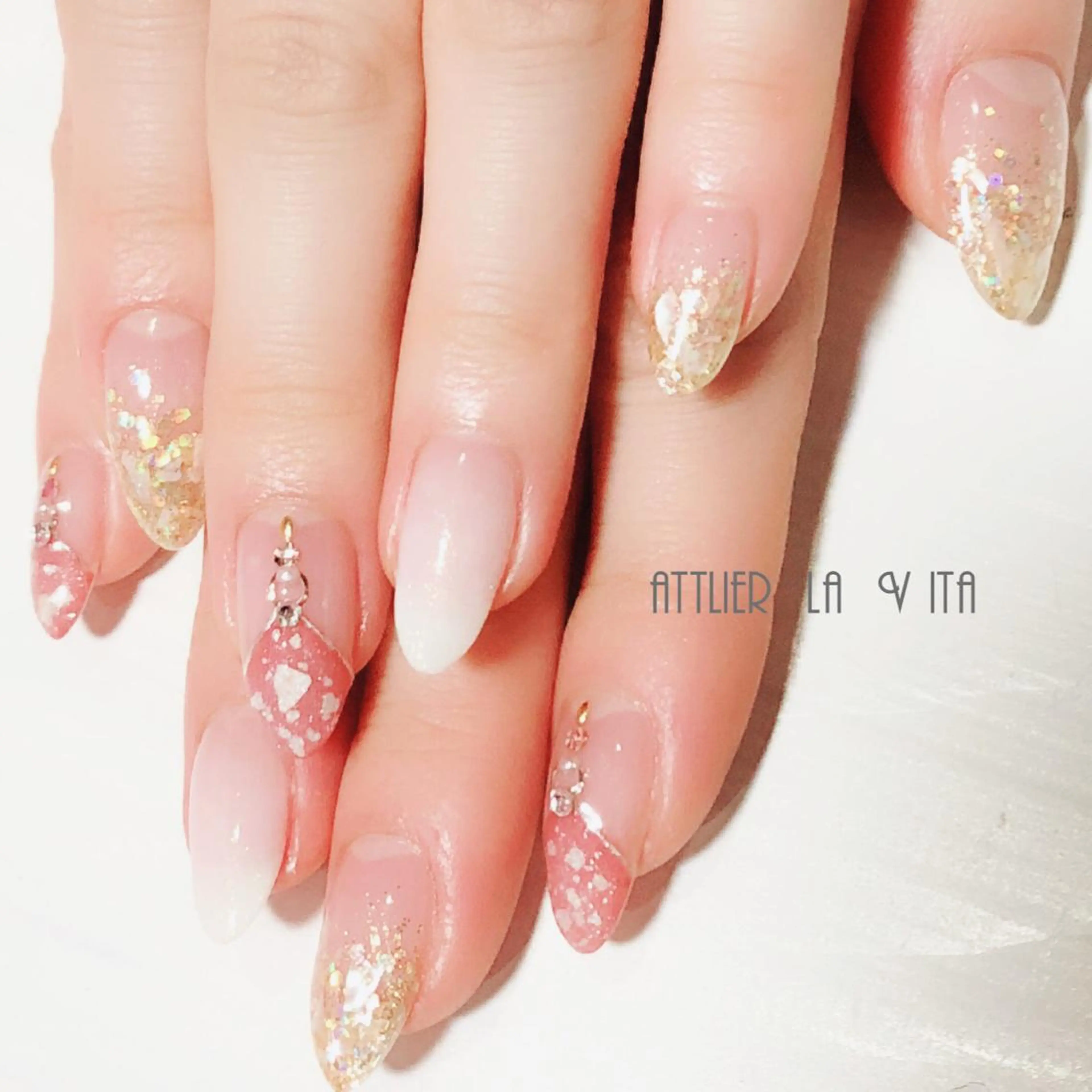 ネイル ストーンネイル ハンドネイル atelier la vita所属・lavita. mimuraのネイルデザイン