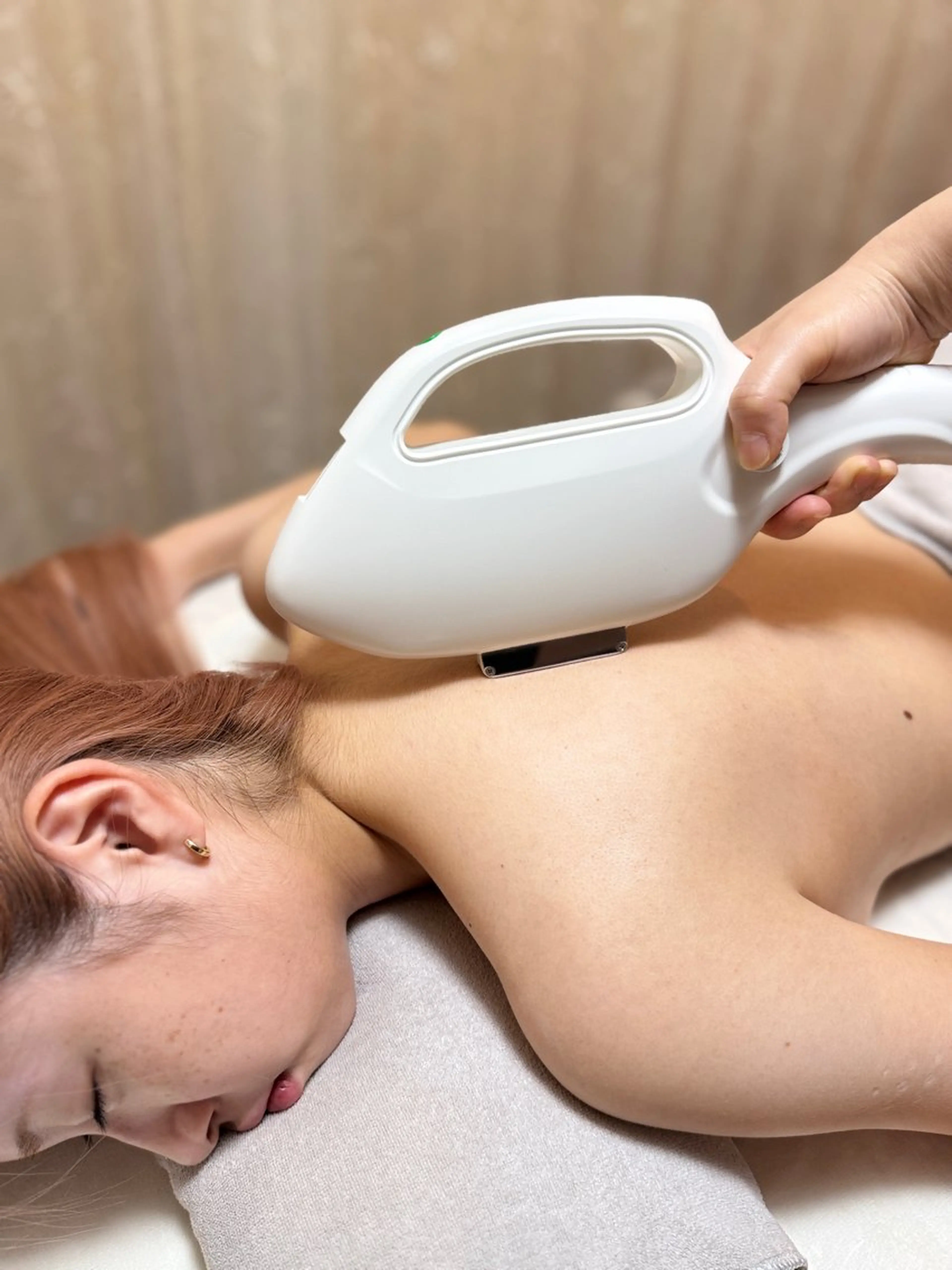 全身【6箇所セレクト】顔・ヒジ下・ヒザ下・背中・ヒジ上・ヒジ上など　施術箇所は当日決めていただけます。の写真