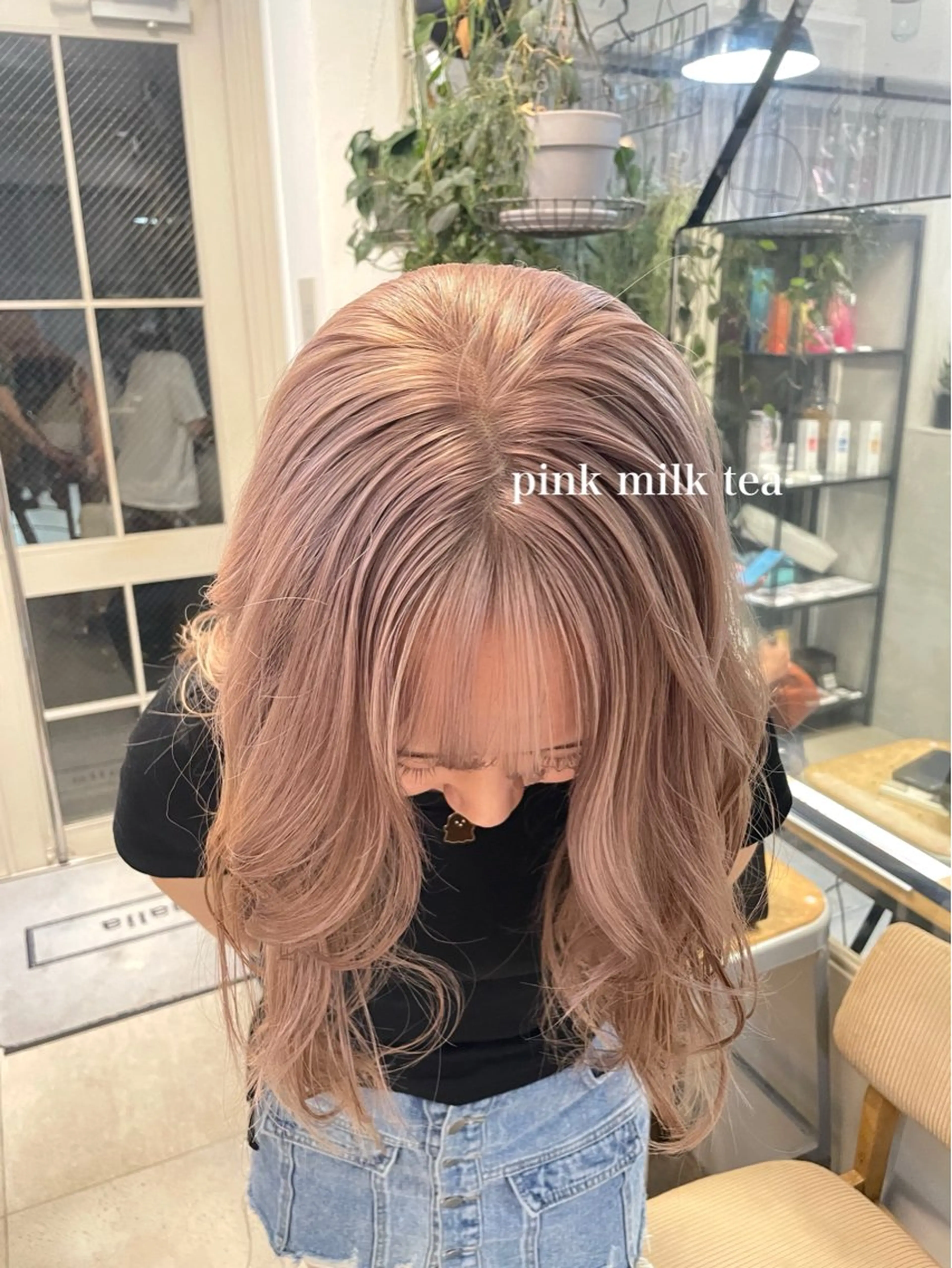 ロング カラー ミルクティー× グレージュMOMOのヘアスタイル