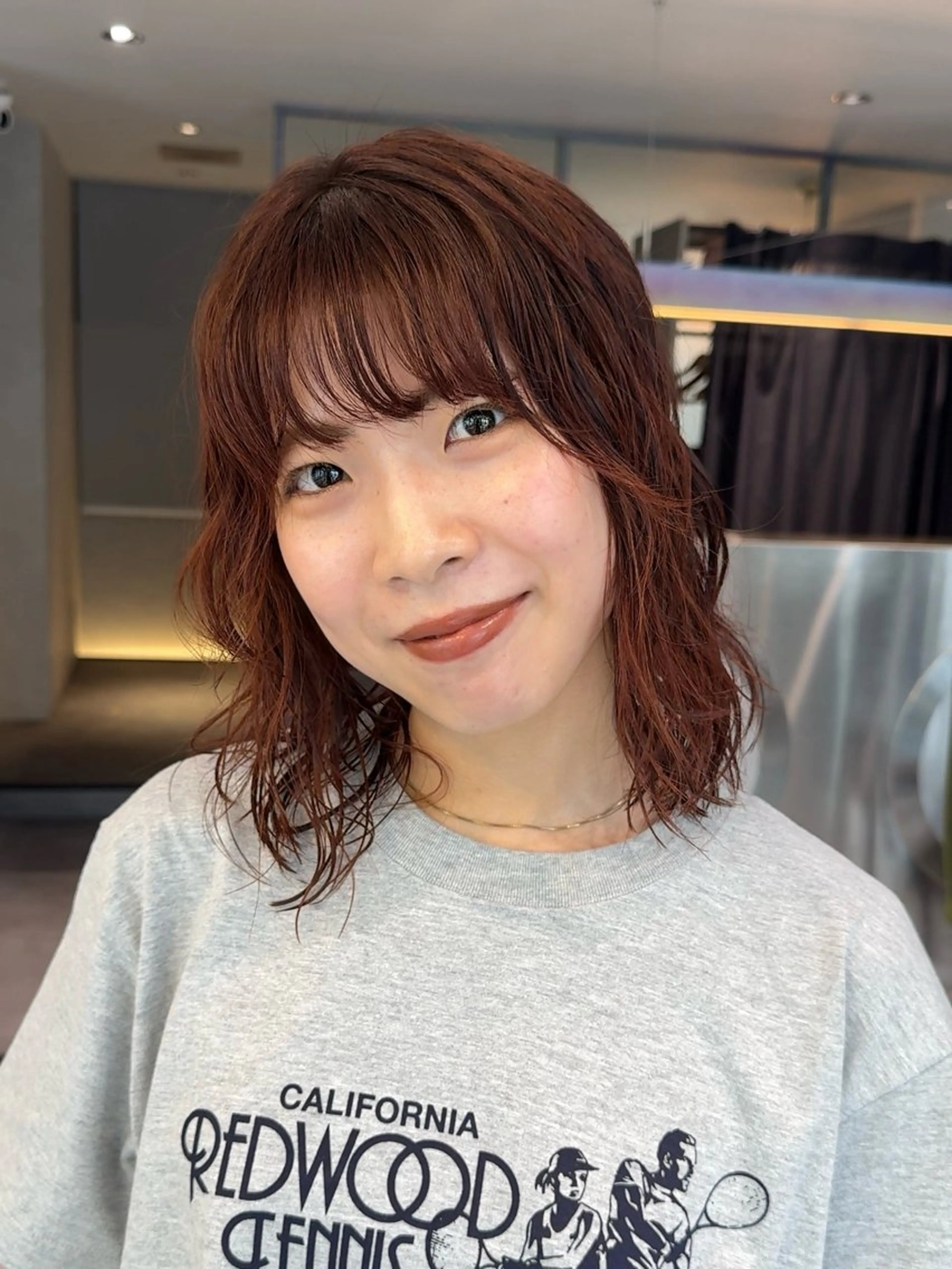 ミディアム カラー パーマ ミディアムパーマ ブラウンカラー オレンジ オレンジブラウン ニュアンスパーマ カット ヘアカラー パーマ Qin shaire salon 原宿所属・🌿パーマ/ボブ/ レイヤー/Mikiのヘアスタイル