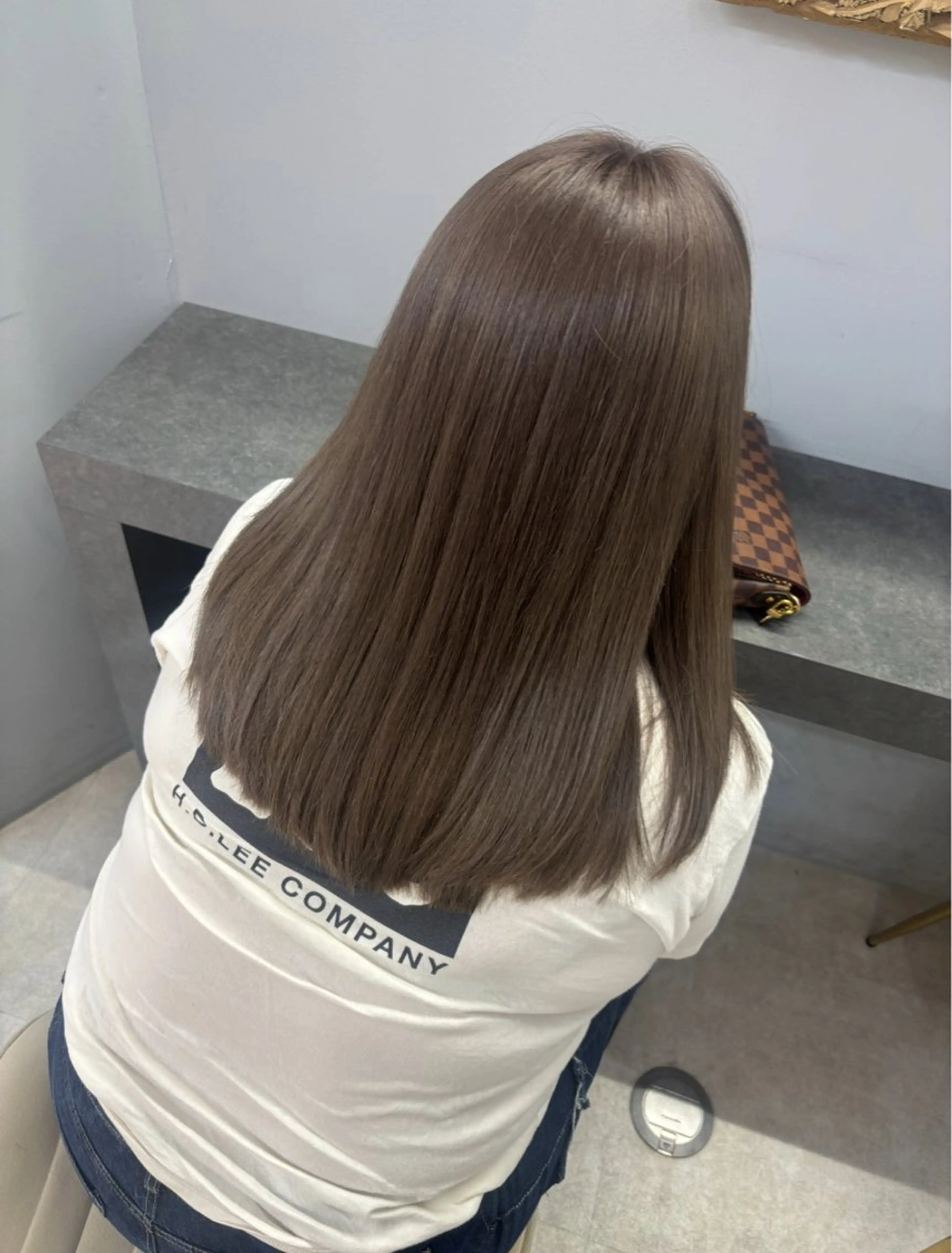 ロング カラー ブリーチ 透明感カラー グレージュ Hair atelier oz 桑野店所属・七海 優羽のヘアスタイル