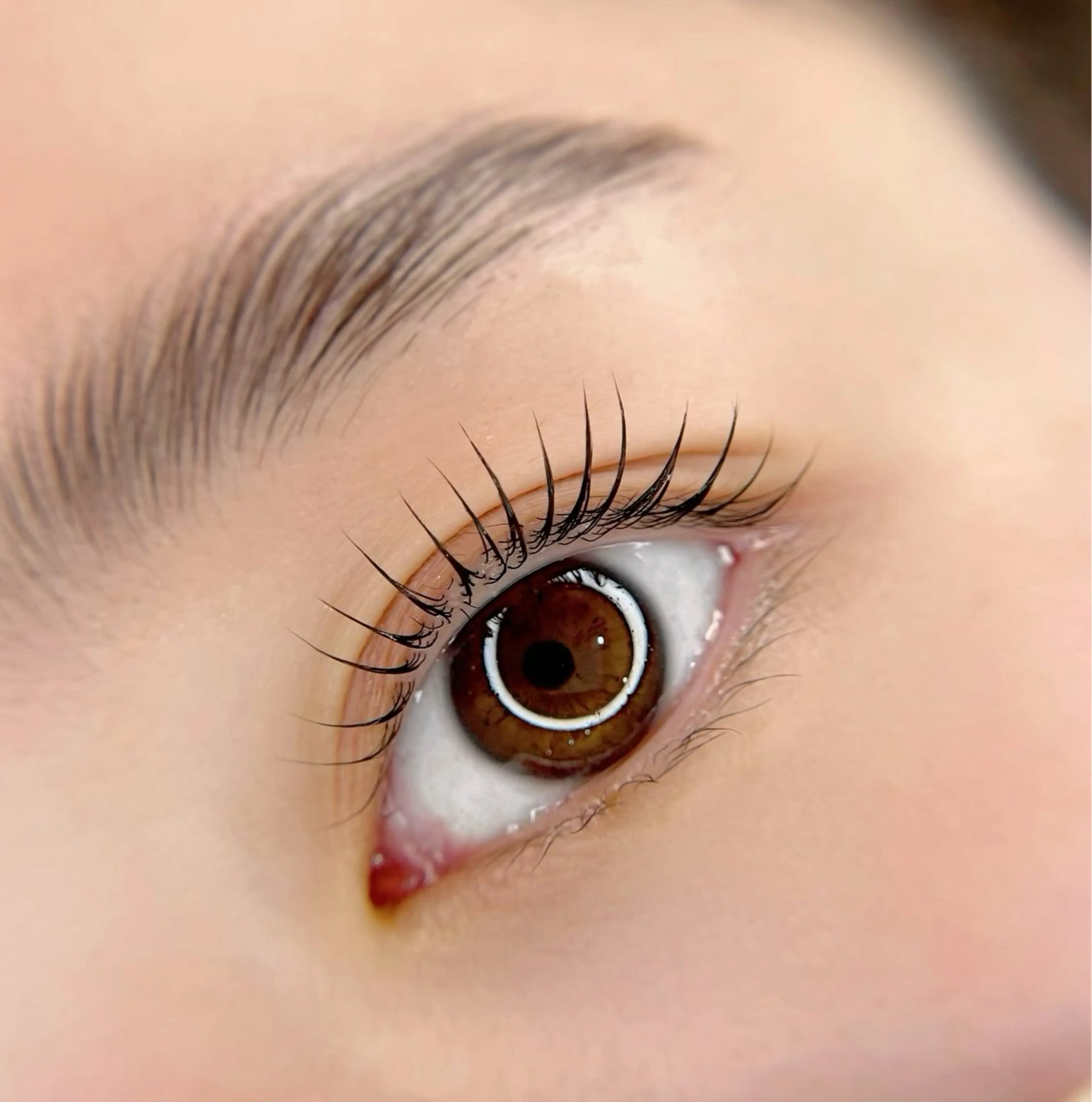 マツエク・マツパ まつげパーマ e.moa airiの眉毛・アイブロウイメージ