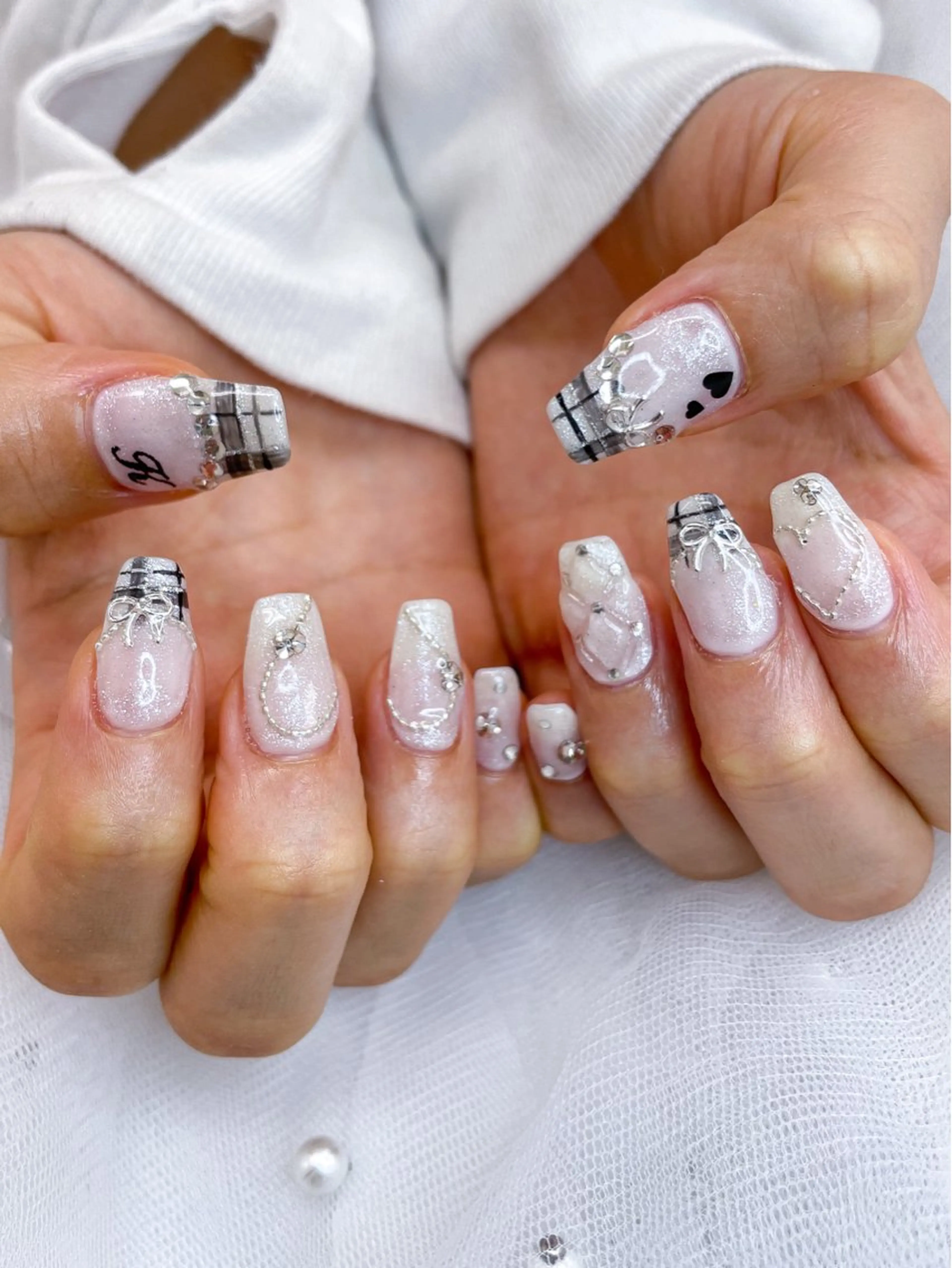 ネイル リボン ハンドネイル 五十嵐 美智のネイルデザイン