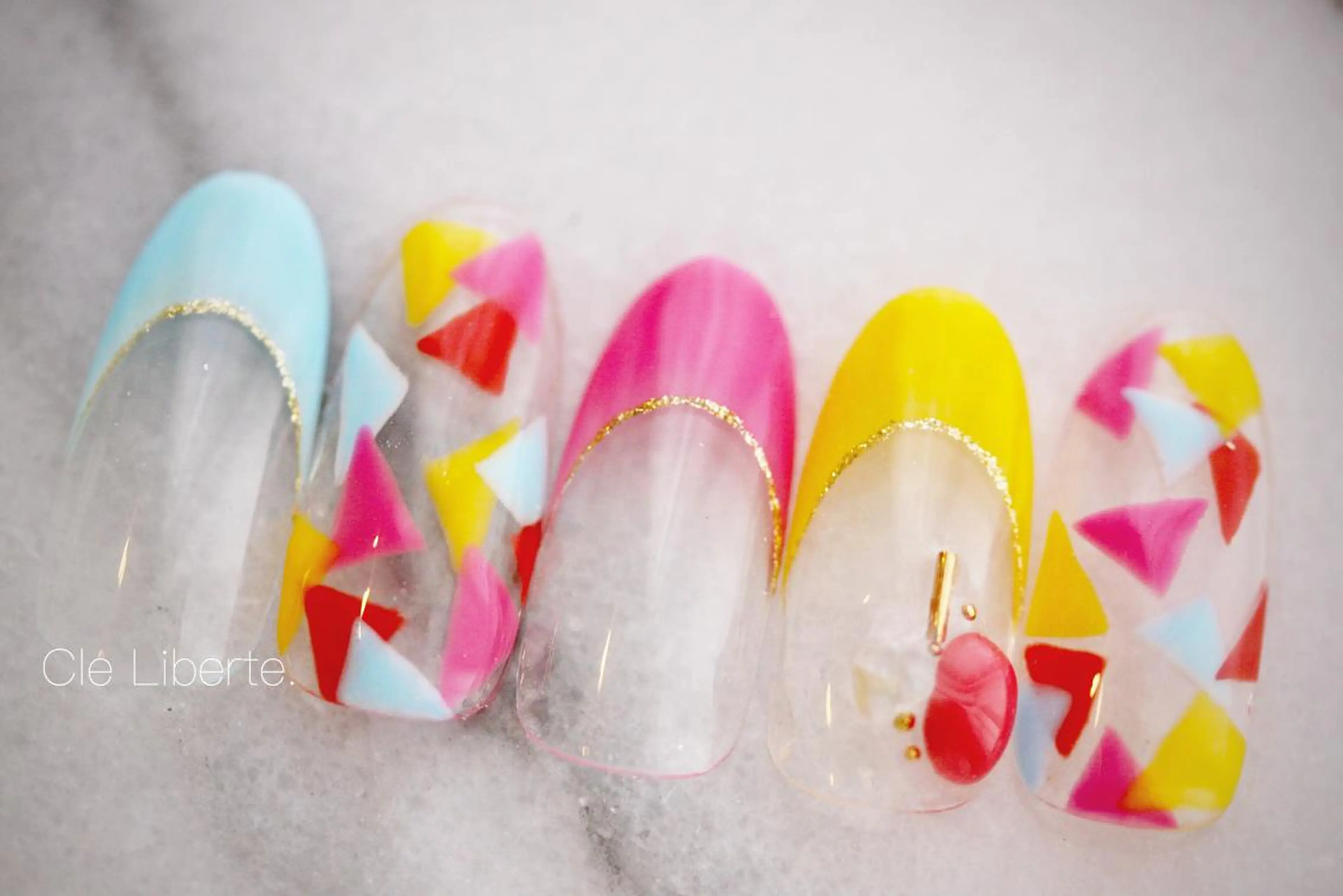 ネイル フレンチネイル Elio所属・Elio 国泰寺のネイルデザイン