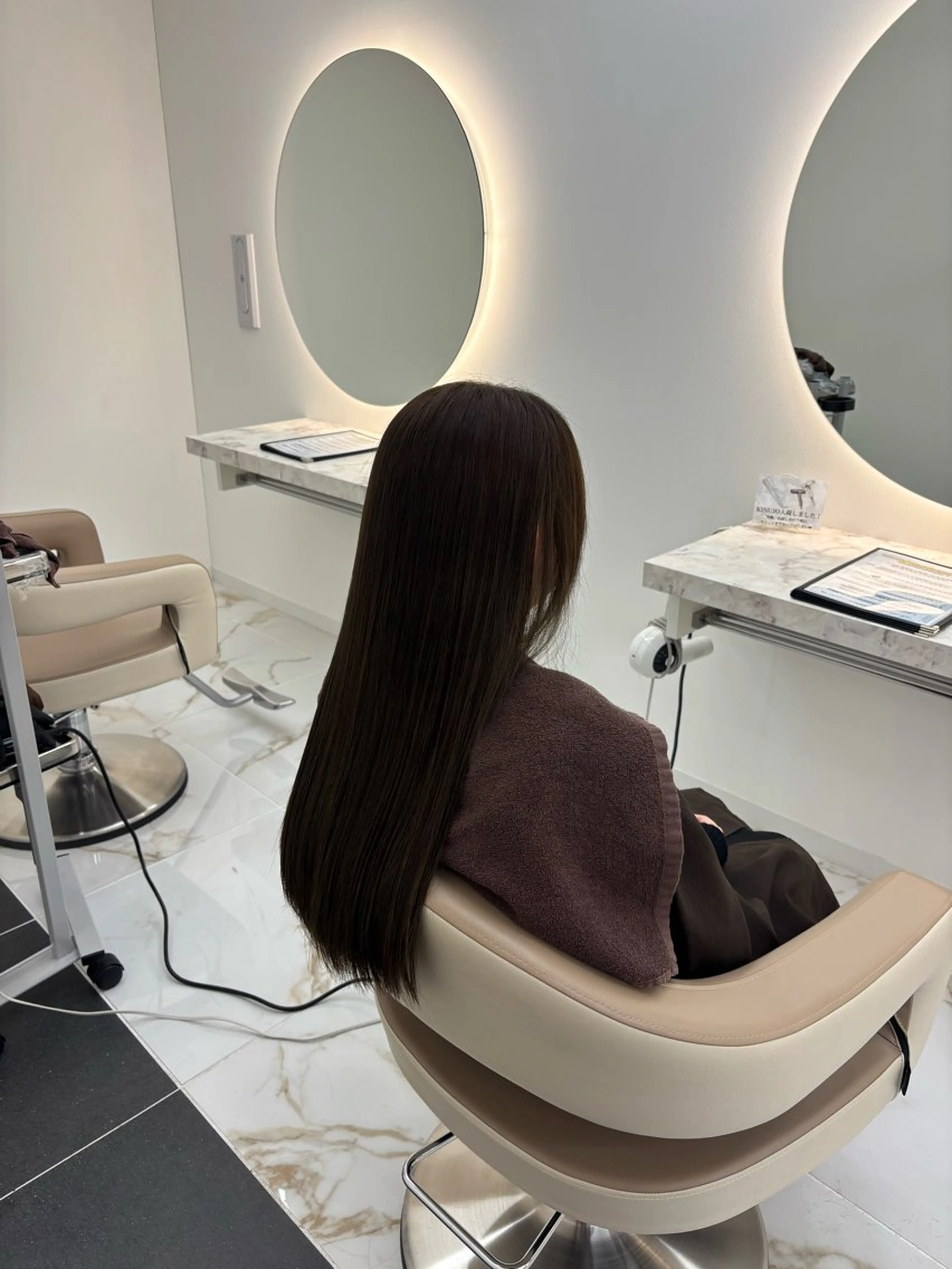 ロング カラー ベージュカラー オリーブベージュ ヘアカラー 新酒 麗都のヘアスタイル