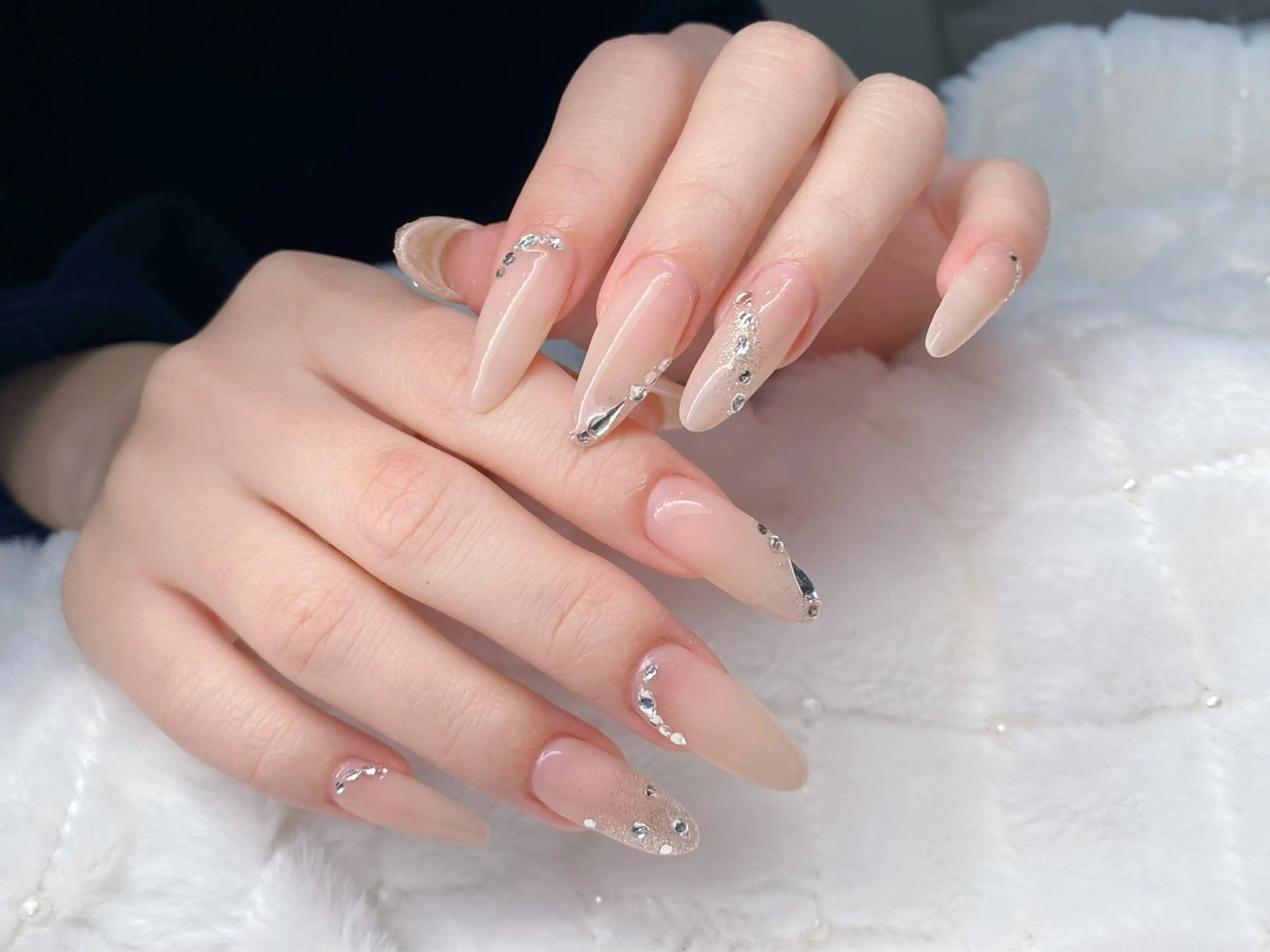 ネイル オーロラネイル ブルー チークネイル 長さ出し フットネイル ハンドネイル Momo チップ長さ出し専門店のネイルデザイン