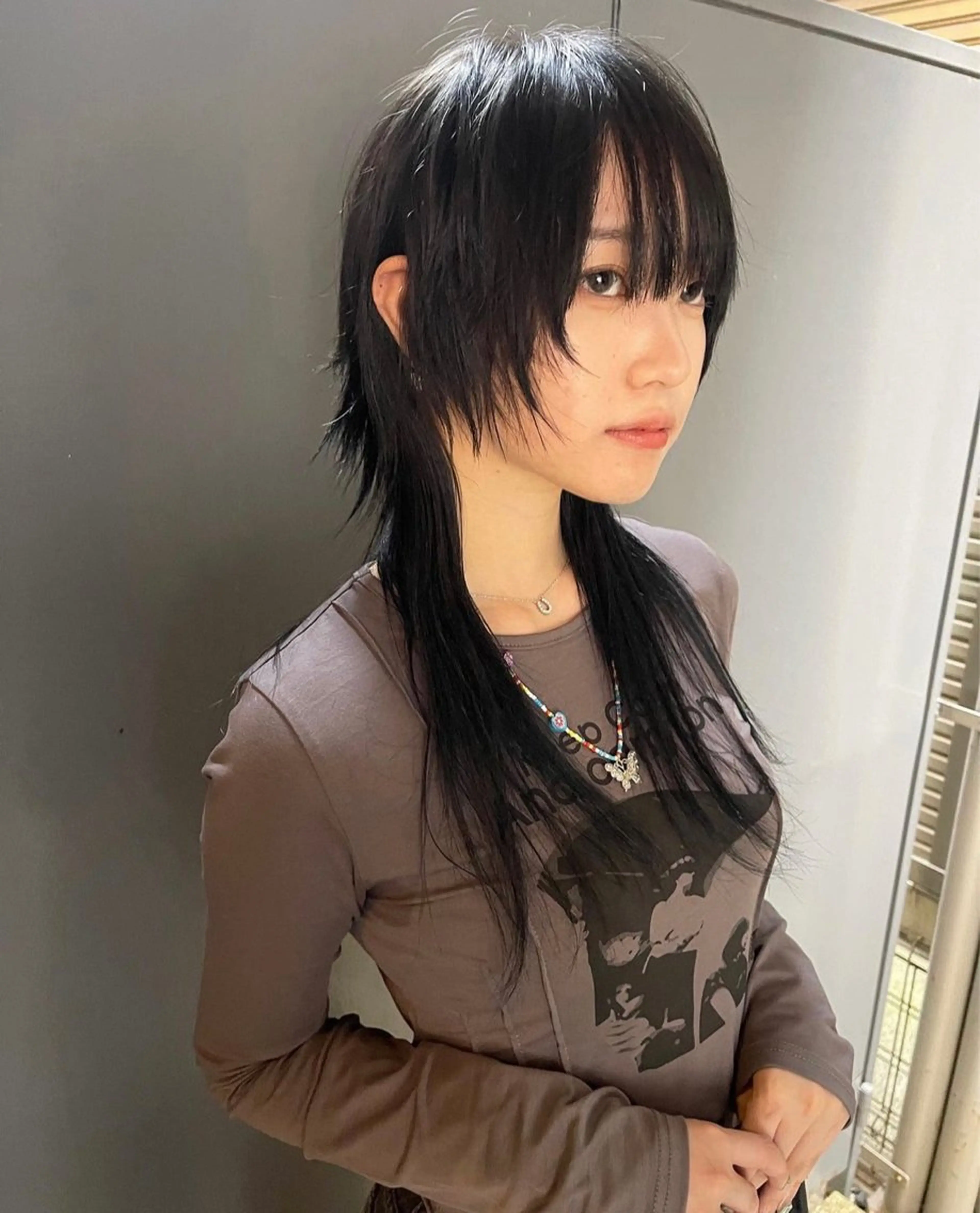 セミロング ウルフカット / ケアブリーチのヘアスタイル