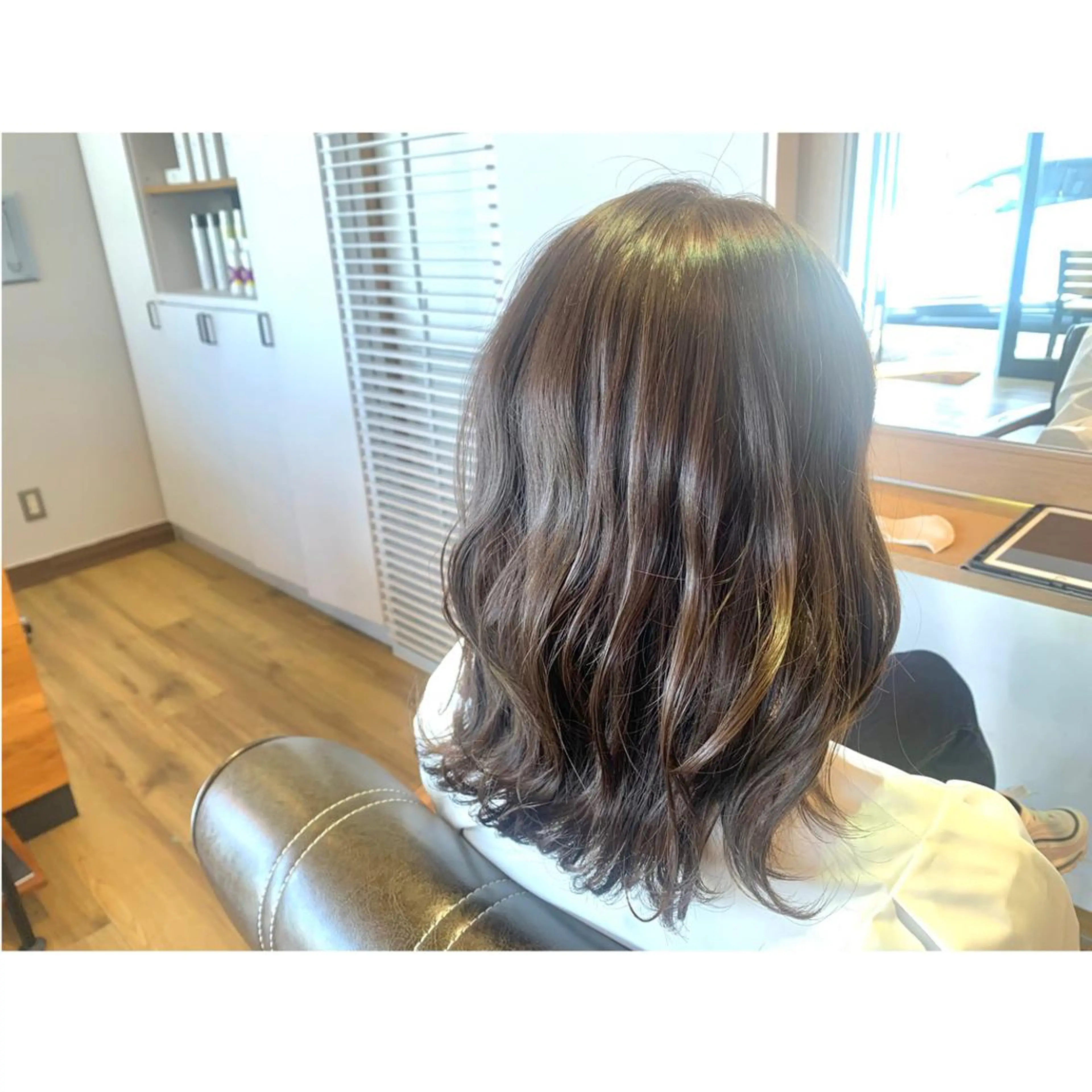 セミロング カラー グレージュ オリーブグレージュ オリーブグレー ツキダテ ユイのヘアスタイル