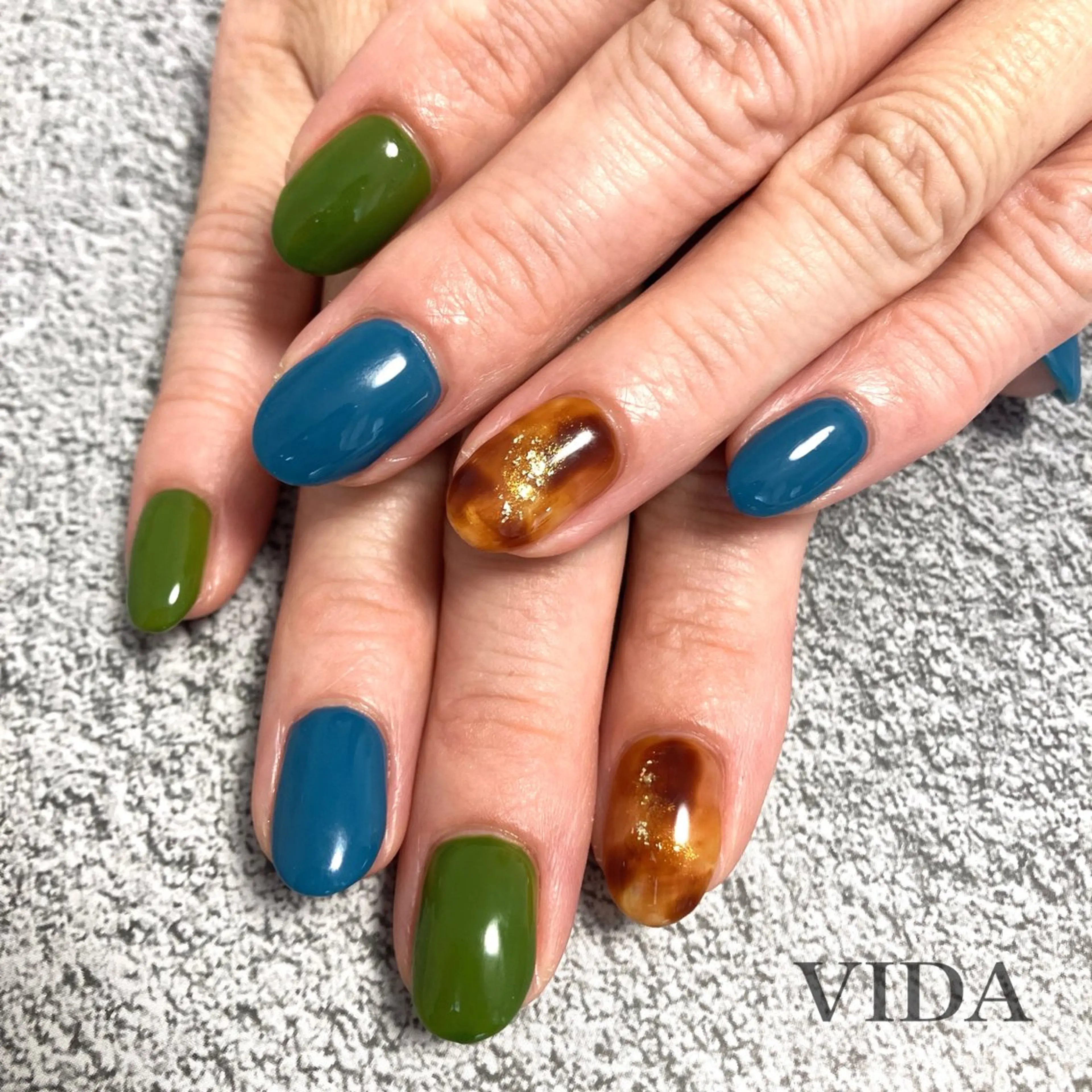 ネイル べっ甲ネイル ブルー ワンカラーネイル ハンドネイル private salon VIDAのネイルデザイン