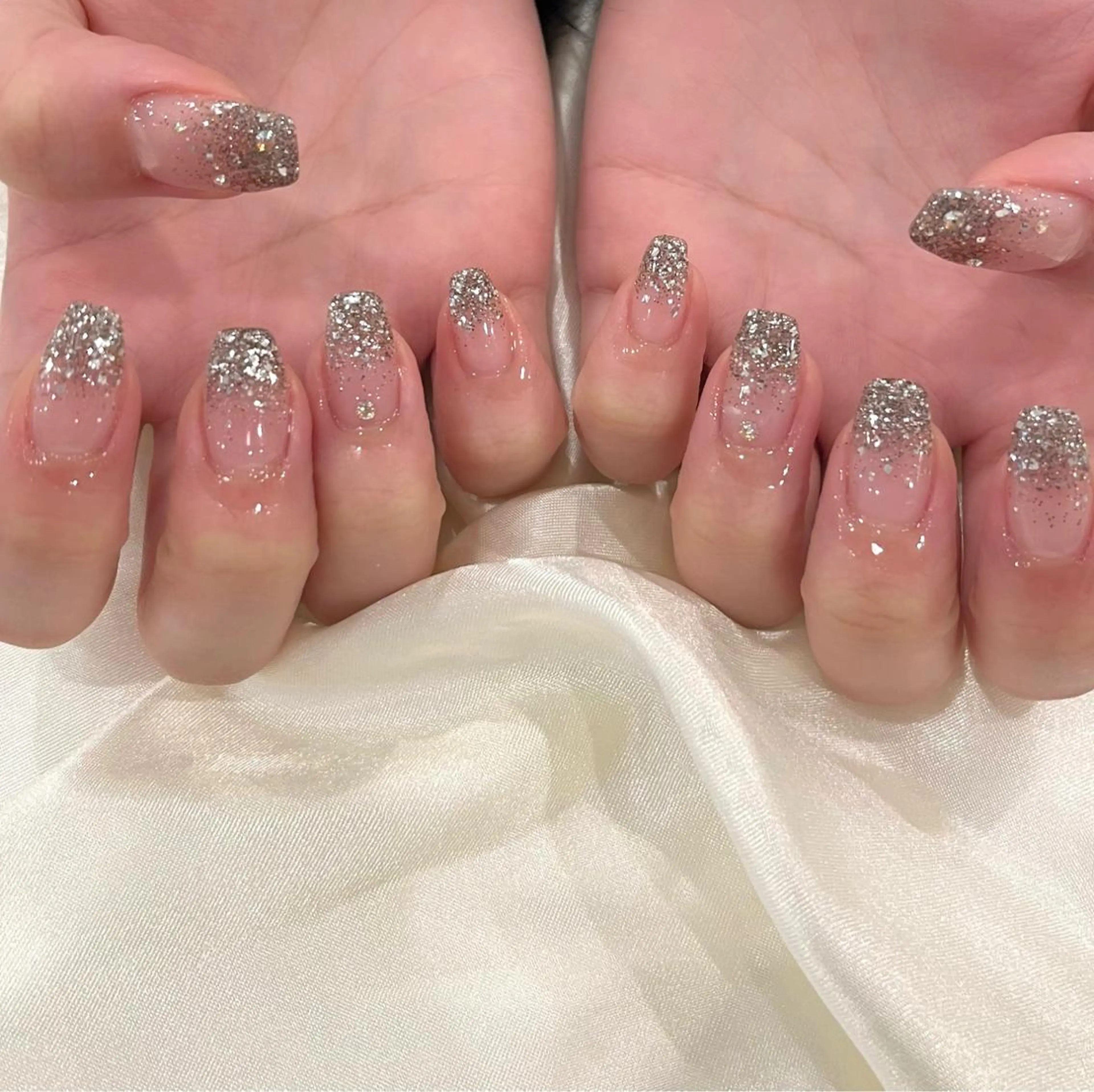ネイル グラデーション ホログラムネイル ラメ(グリッター) ラメグラデーション シルバー 坂本 望のネイルデザイン