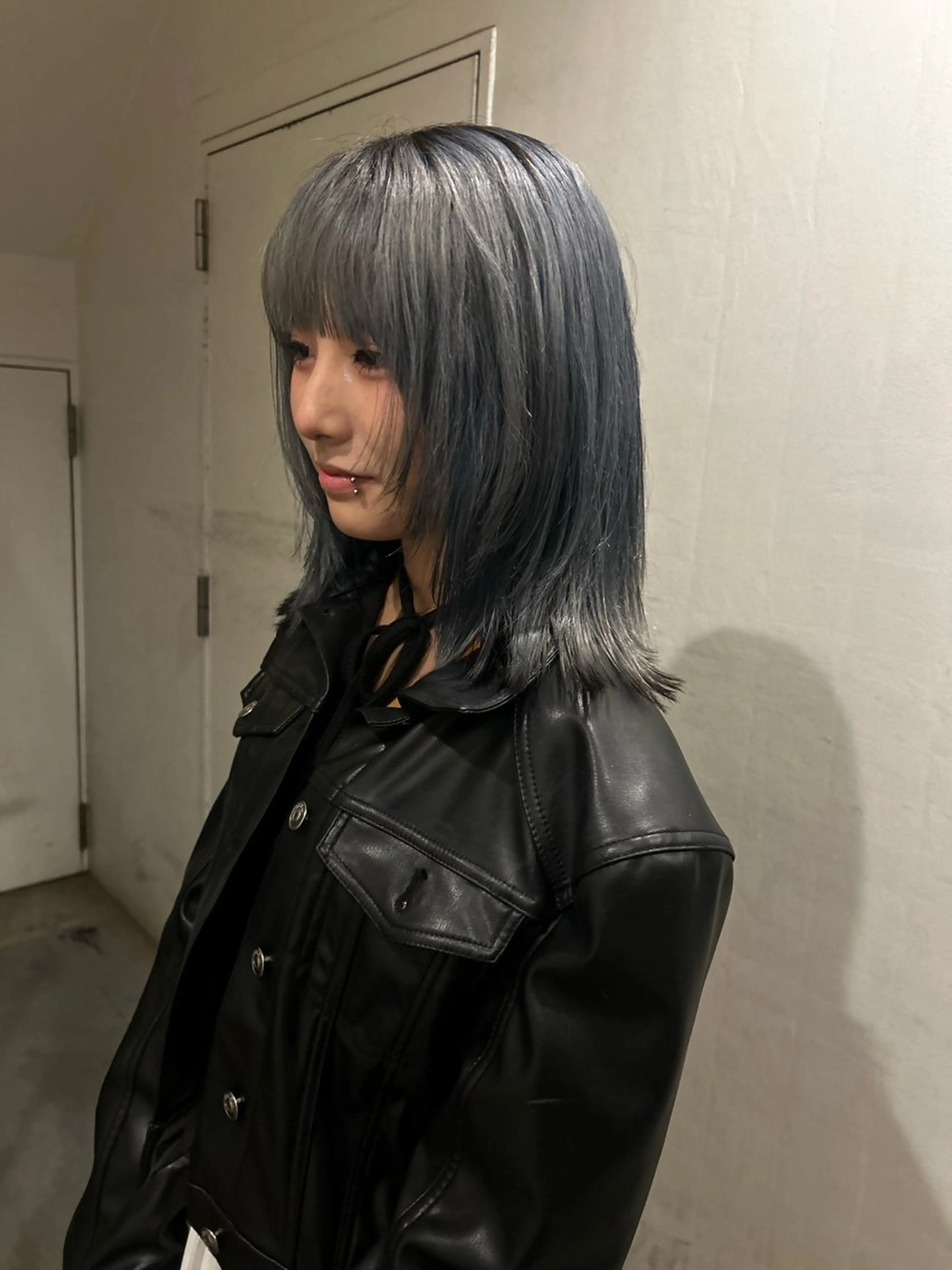 セミロング hen所属・心斎橋/レイヤー/ ブリーチ/モエのヘアスタイル