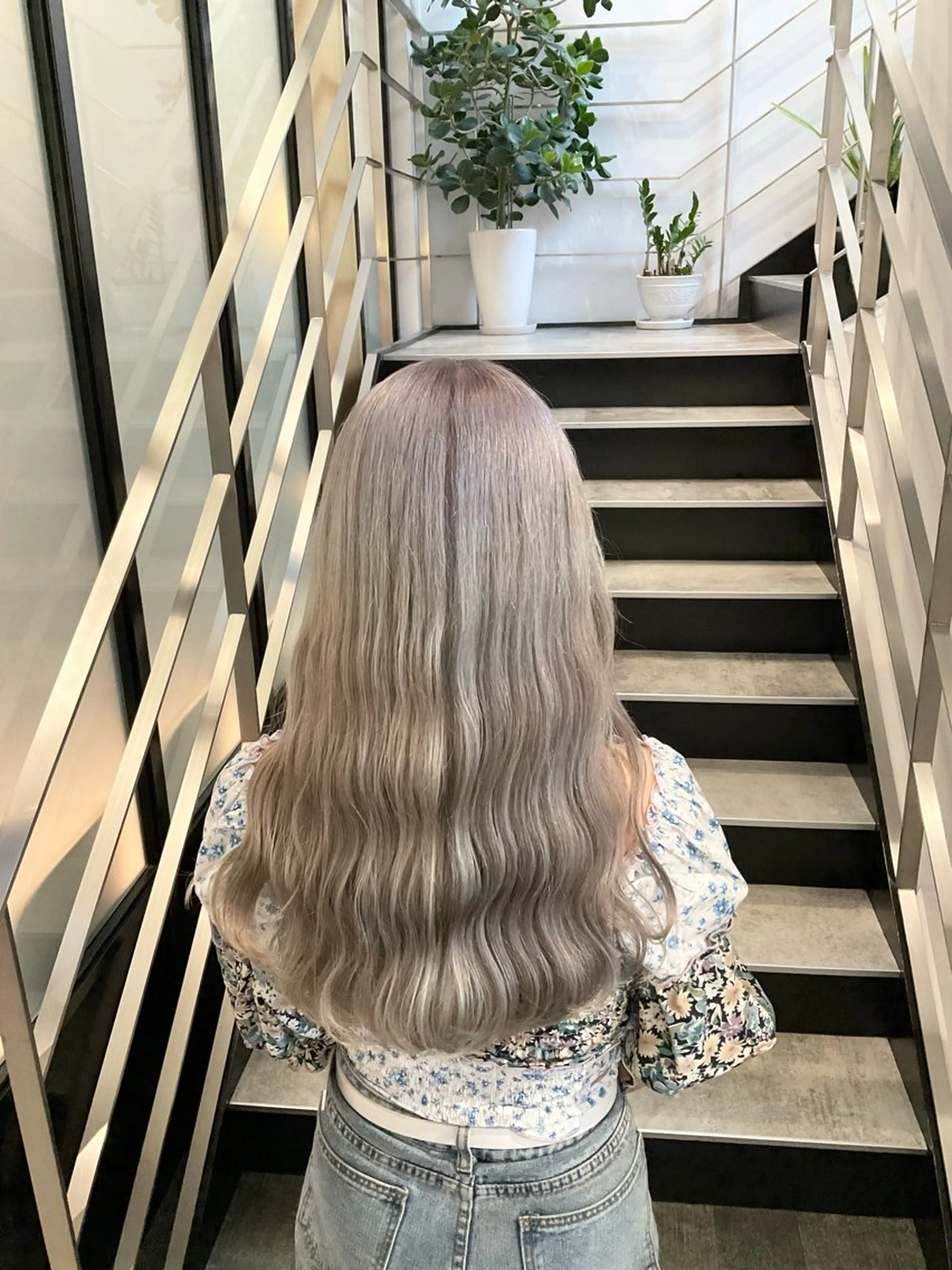 ロング カラー ベージュカラー ホワイトベージュ ヘアカラー トリートメント ヘッドスパ ヘアセット go today shaire salon 本店所属・yoshi ☆のヘアスタイル